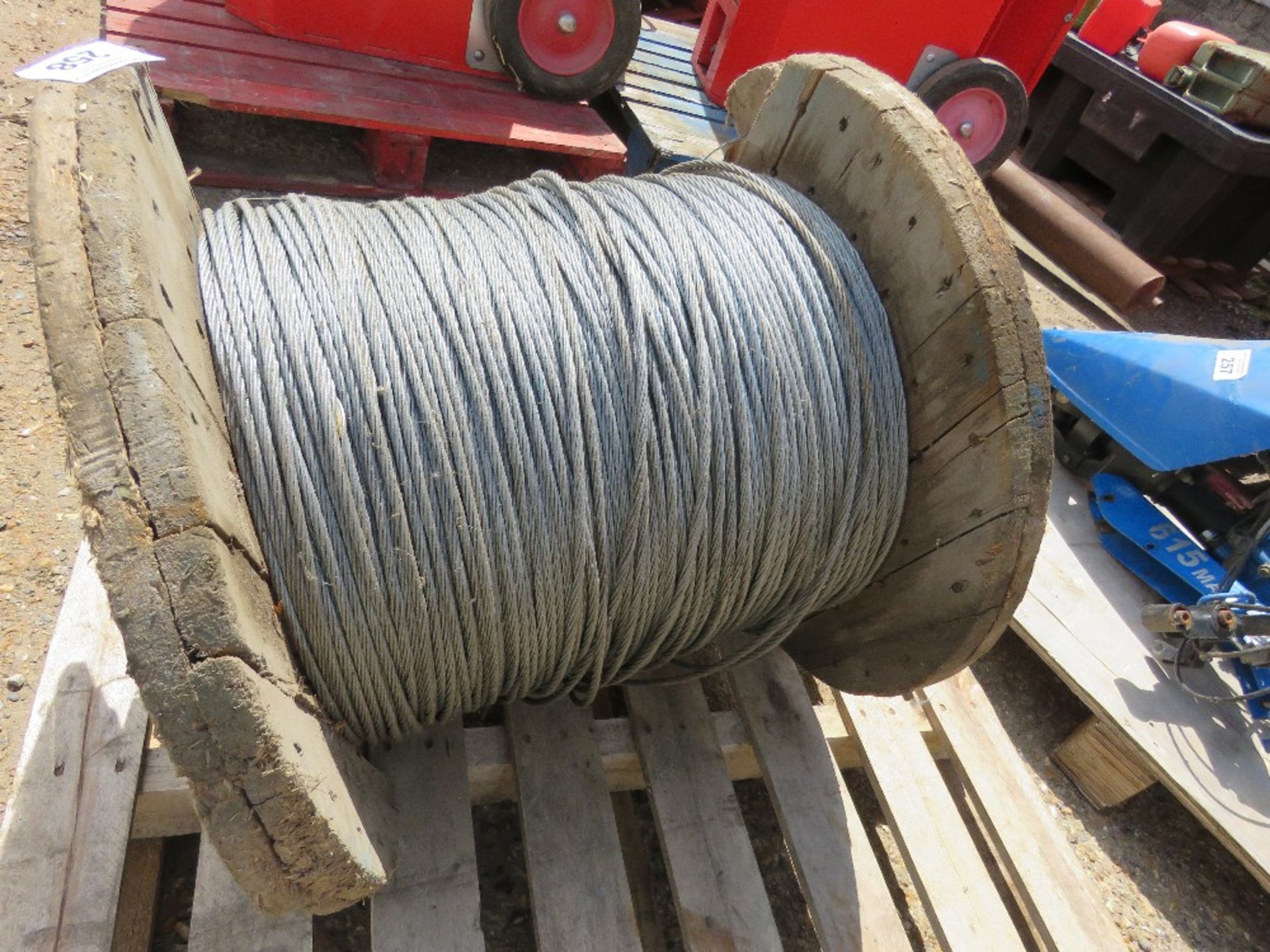 ROLL OF 80MM APPROX DIAMETER HAWSER CABLE. - Image 3 of 3