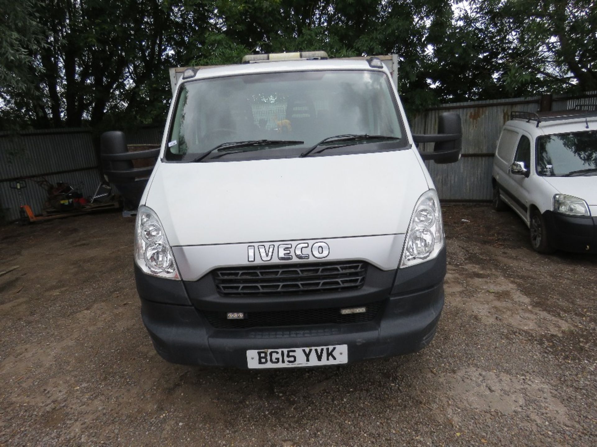 IVECO 70C17 TYPE 7000KG RATED TIPPER TRUCK REG:BG15 YVK WITH V5. 63,954 REC MILES. DIRECT FROM LOCAL - Image 3 of 33