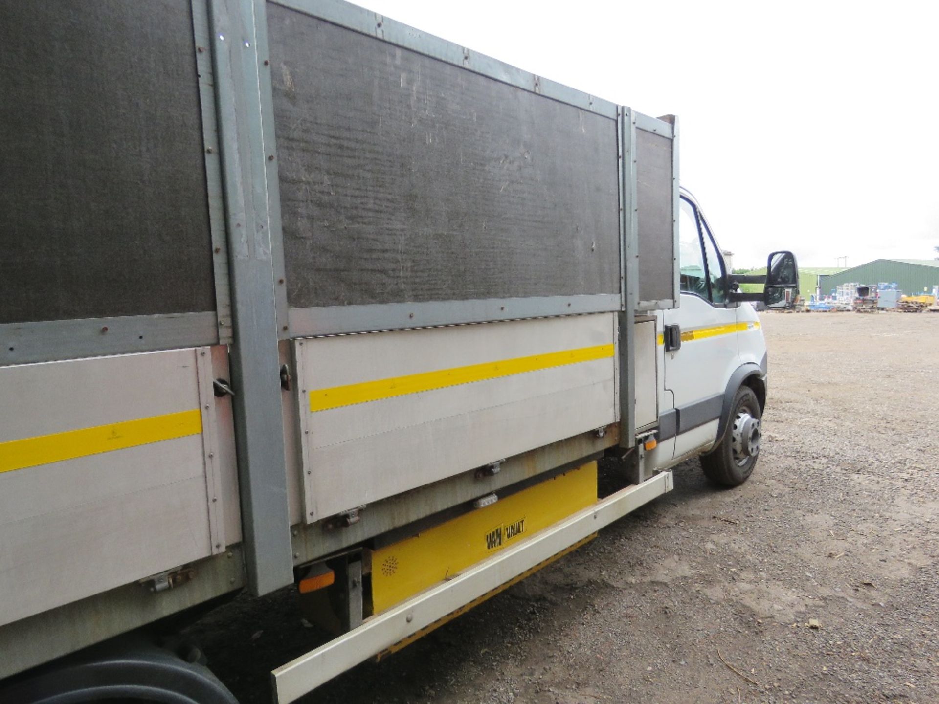 IVECO 70C17 TYPE 7000KG RATED TIPPER TRUCK REG:BG15 YVK WITH V5. 63,954 REC MILES. DIRECT FROM LOCAL - Image 18 of 33