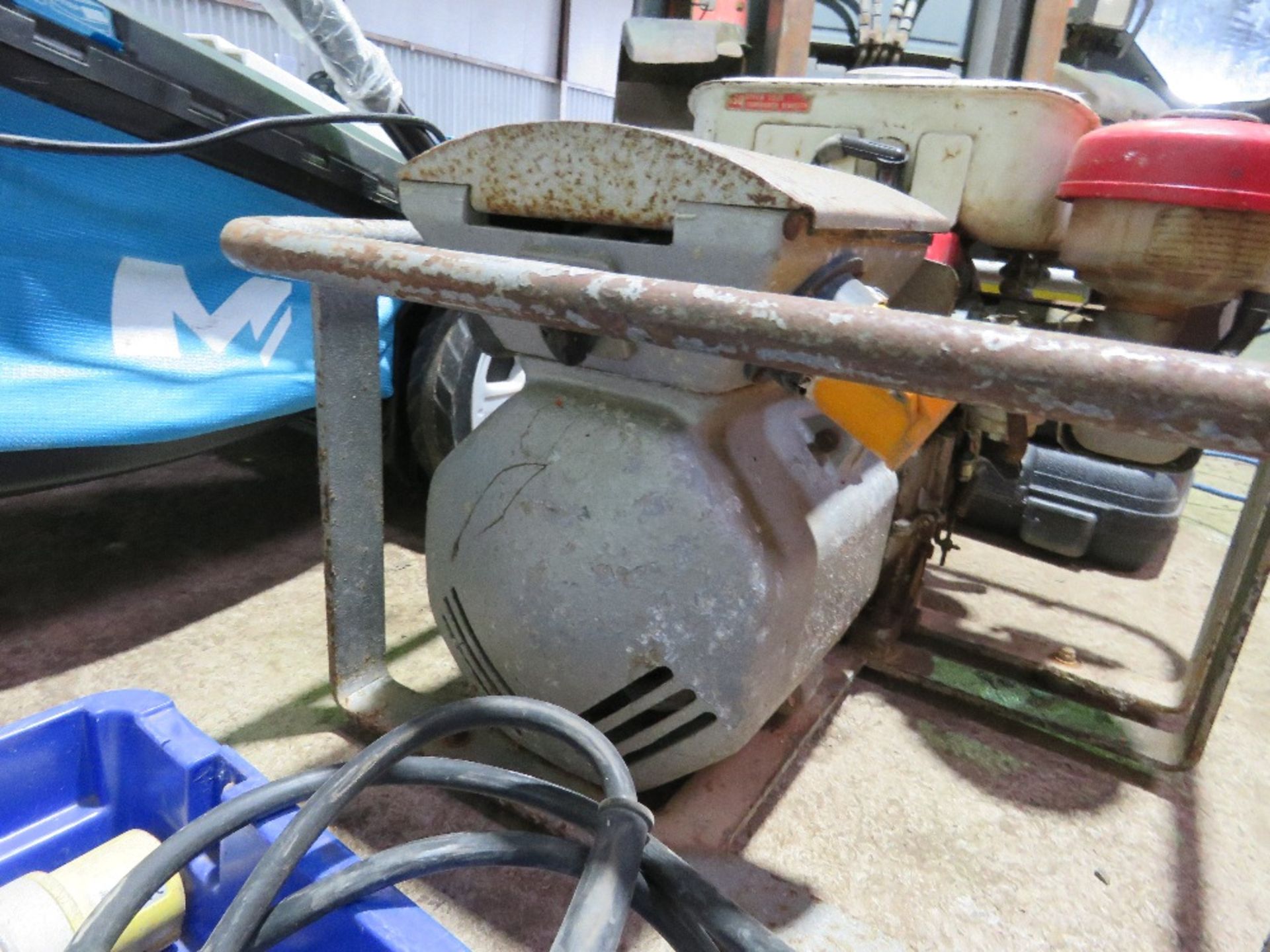 HONDA POWERED PETROL GENERATOR. THIS LOT IS SOLD UNDER THE AUCTIONEERS MARGIN SCHEME, THEREFORE N - Image 2 of 5