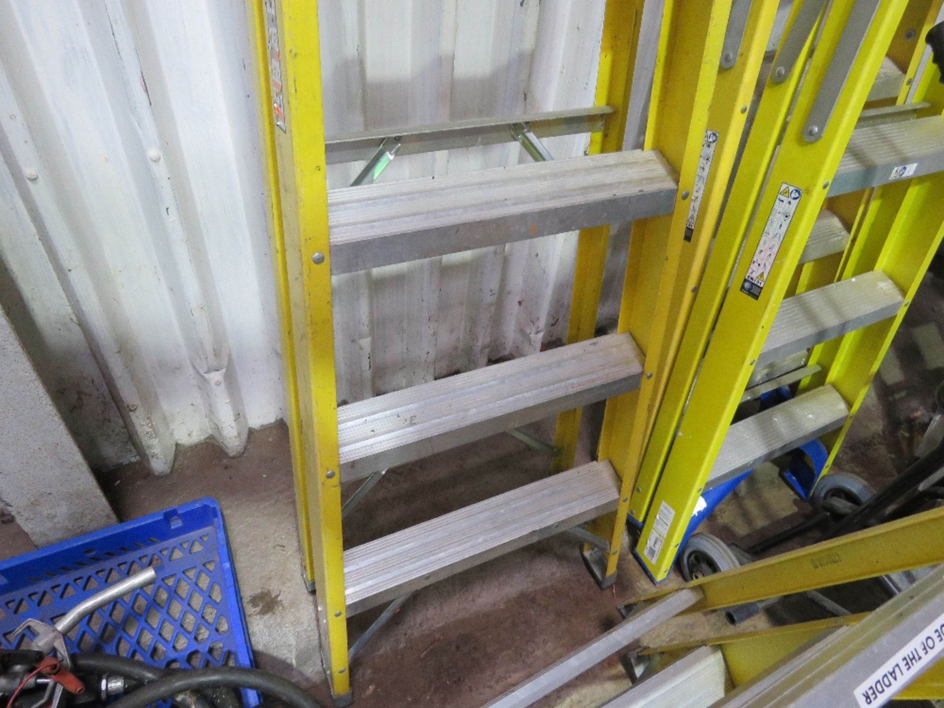 2 X GRP STEP LADDERS. THIS LOT IS SOLD UNDER THE AUCTIONEERS MARGIN SCHEME, THEREFORE NO VAT WILL - Image 4 of 5