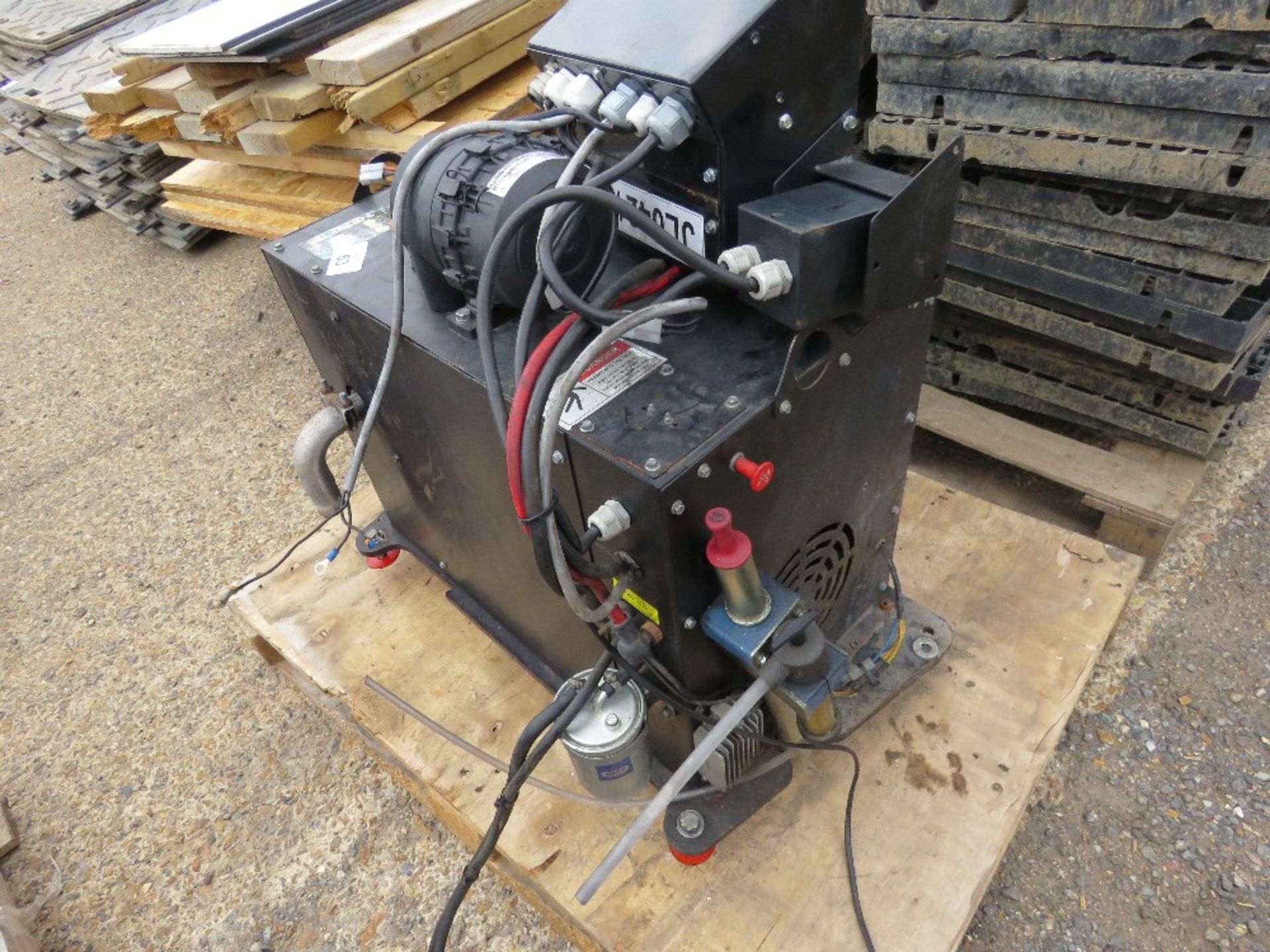 HATZ DIESEL ENGINED PACKAGED GENERATOR SET WITH CONTROL UNIT, 3.1KW RATED OUTPUT. - Image 3 of 5