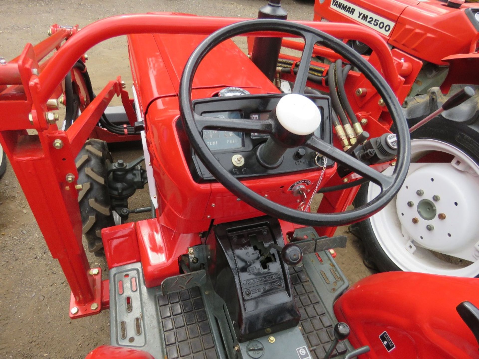 YANMAR YM1610D 4WD COMPACT AGRICULTURAL TRACTOR WITH REAR LINK ARMS AND UNUSED V2A FOREND LOADER WI - Image 5 of 9