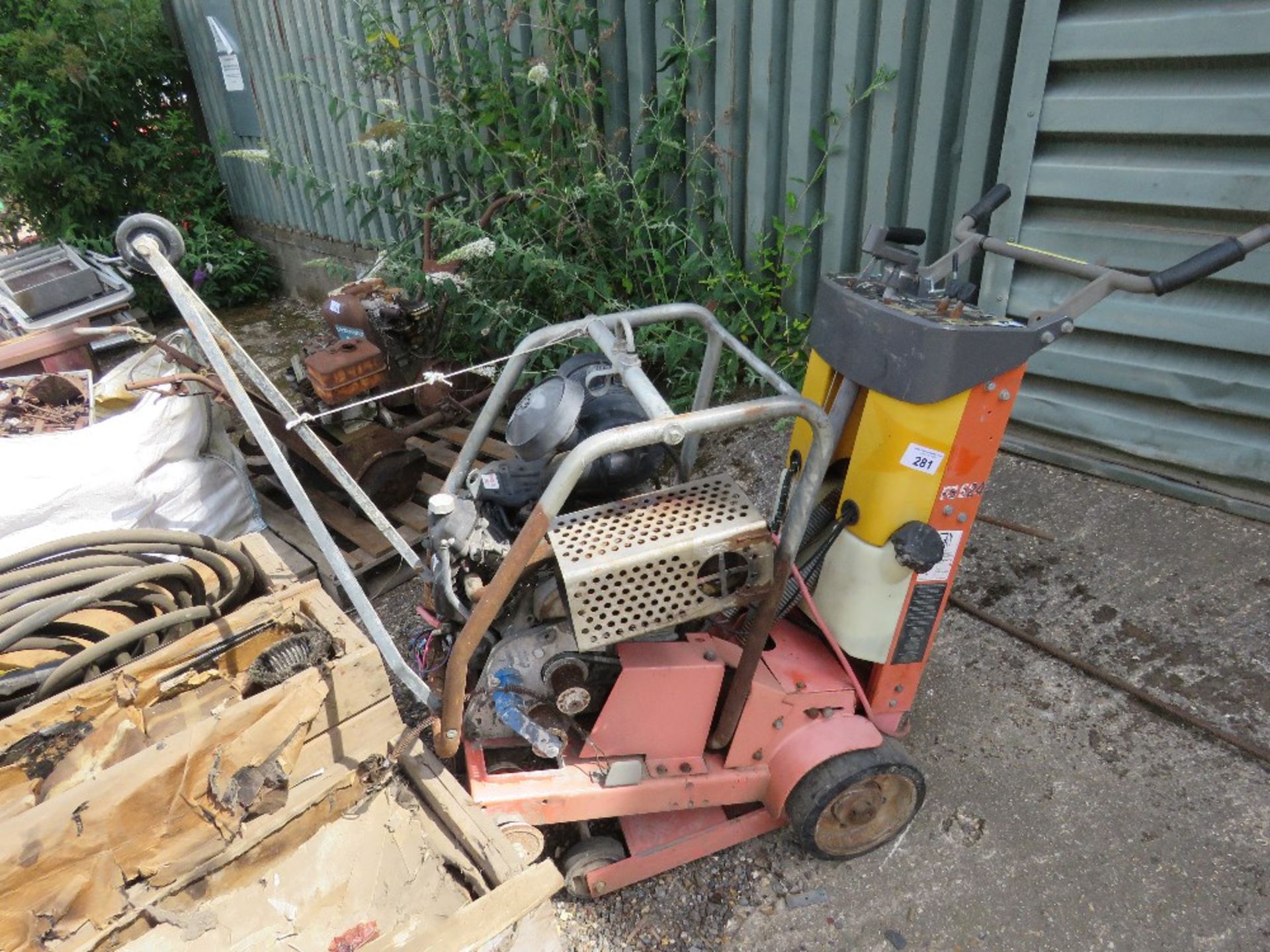 HUSQVARNA FS524 HEAVY DUTY PETROL ENGINED FLOOR SAW.