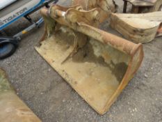 EXCAVATOR 6FT GRADING DIGGER BUCKET: 6FT WIDTH ON 65MM PINS APPROX. THIS LOT IS SOLD UNDER THE AU