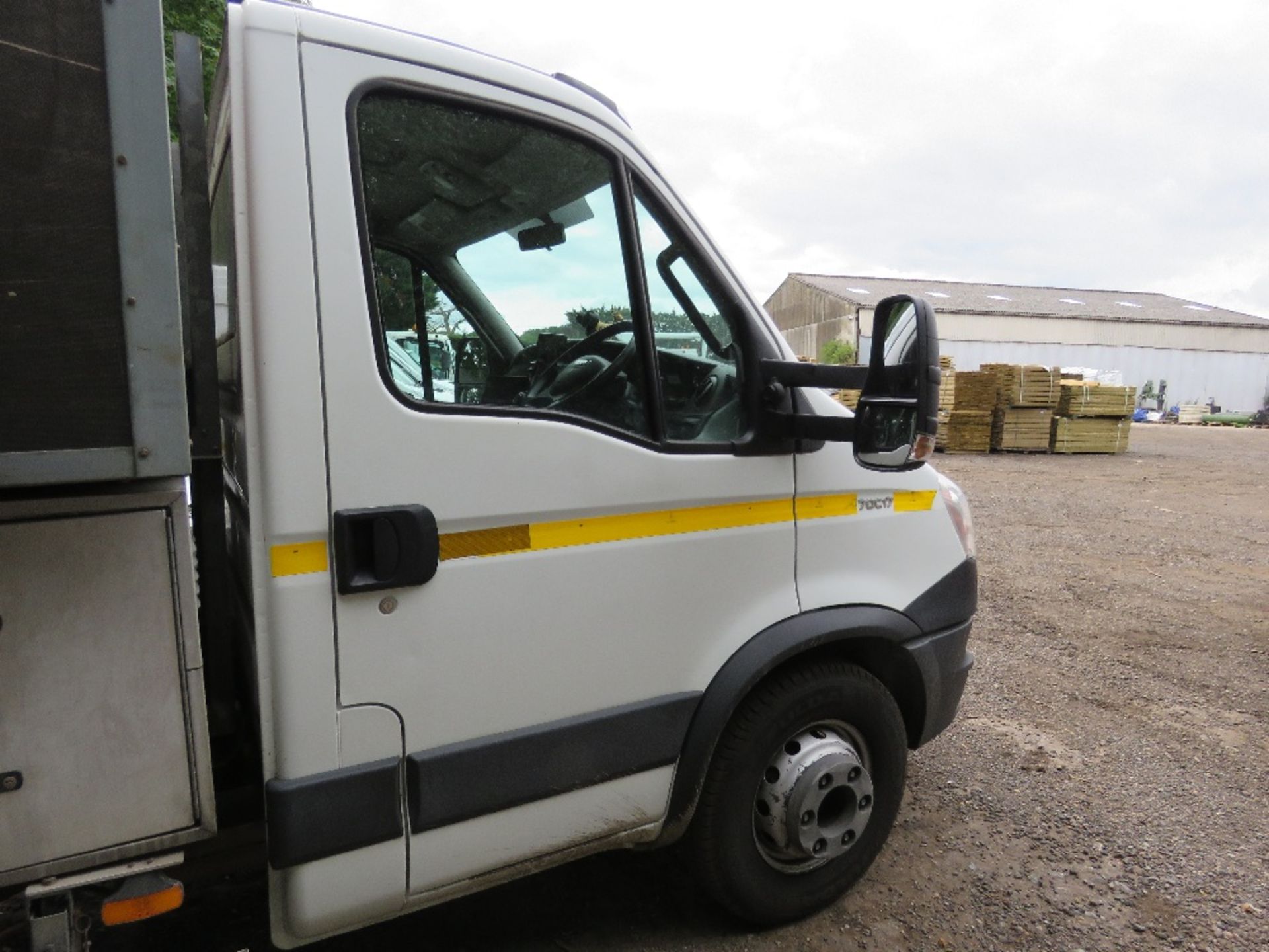 IVECO 70C17 TYPE 7000KG RATED TIPPER TRUCK REG:BG15 YVK WITH V5. 63,954 REC MILES. DIRECT FROM LOCAL - Image 21 of 33