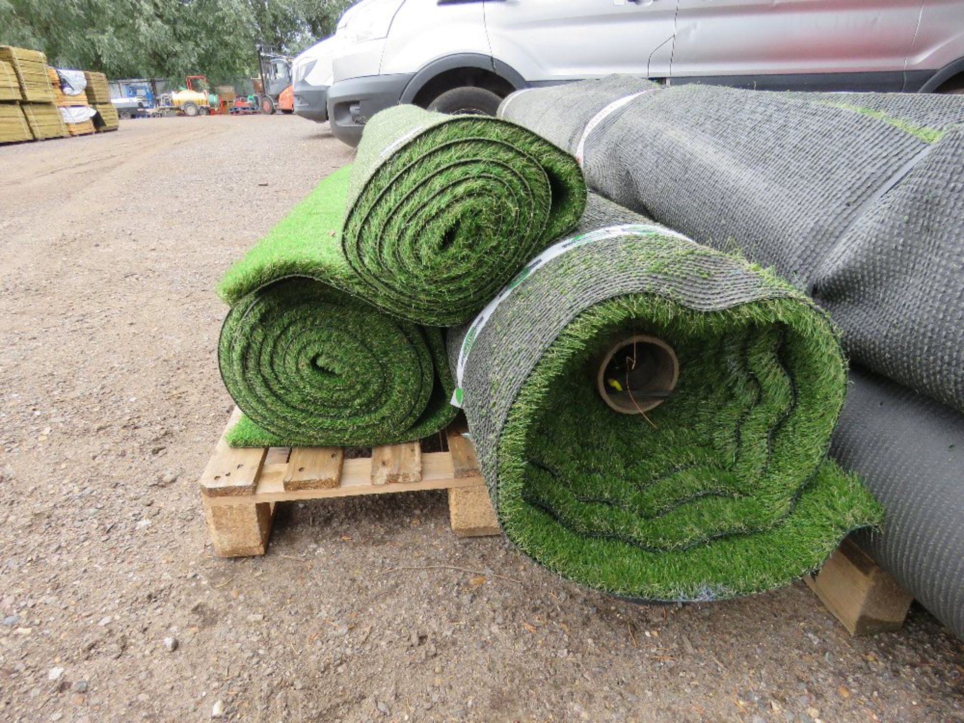 3NO ROLLS OF ASTRO TURF ARTIFICIAL GRASS: 1.6-2M WIDTH APPROX. THIS LOT IS SOLD UNDER THE AUCTION - Image 2 of 3