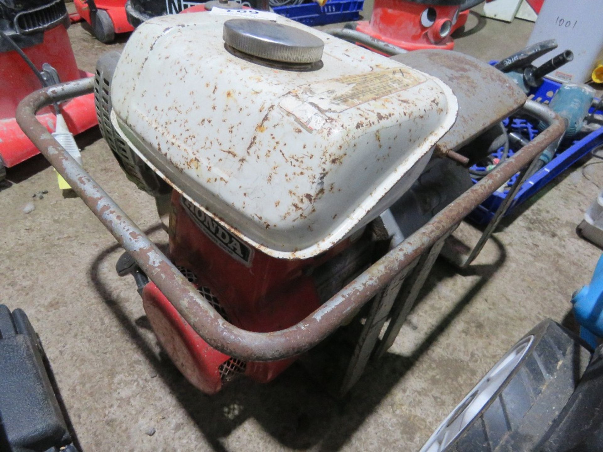 HONDA POWERED PETROL GENERATOR. THIS LOT IS SOLD UNDER THE AUCTIONEERS MARGIN SCHEME, THEREFORE N - Image 4 of 5