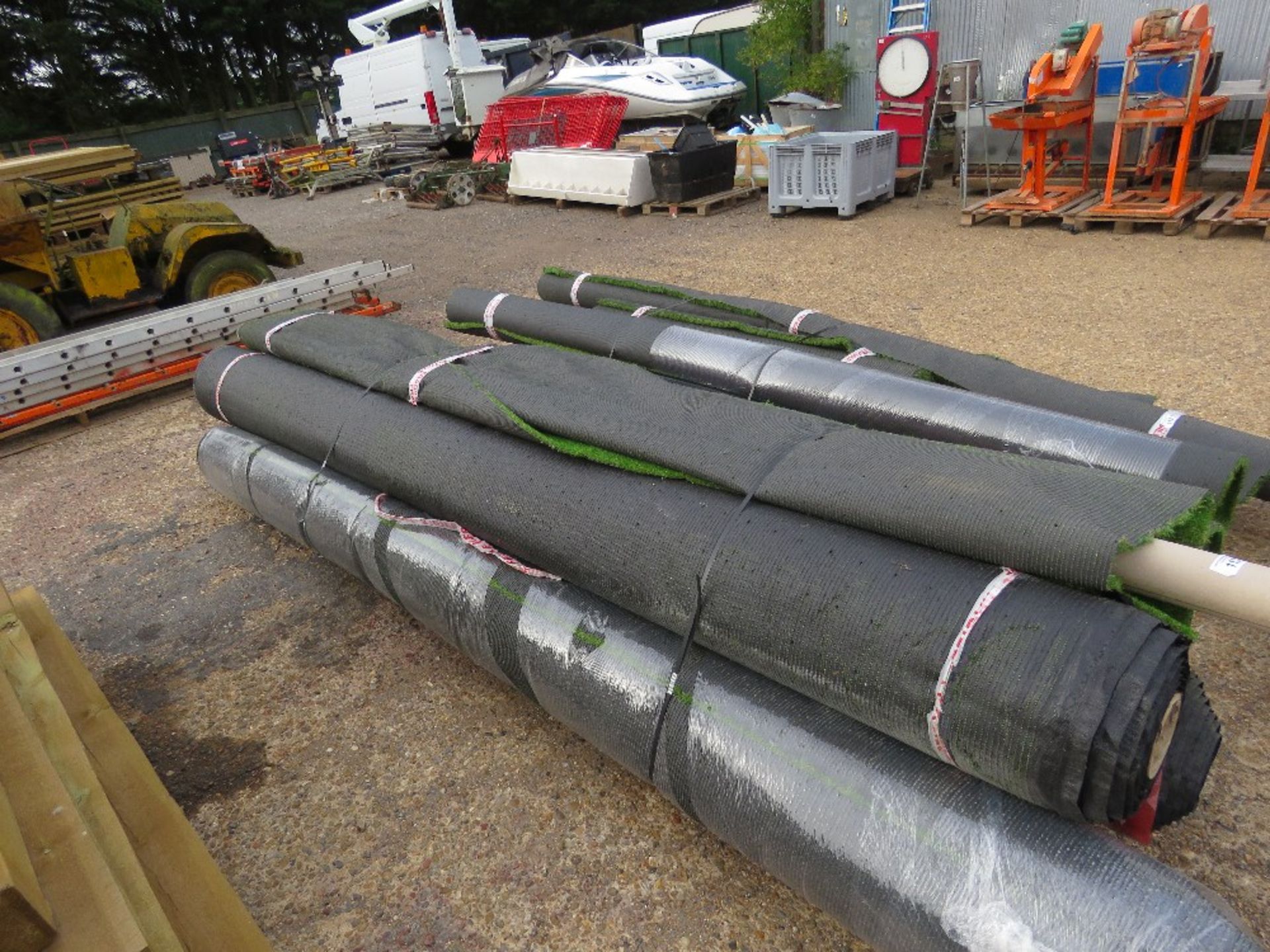 6 x rolls of astro turf..mainly 4metre length - Image 3 of 4
