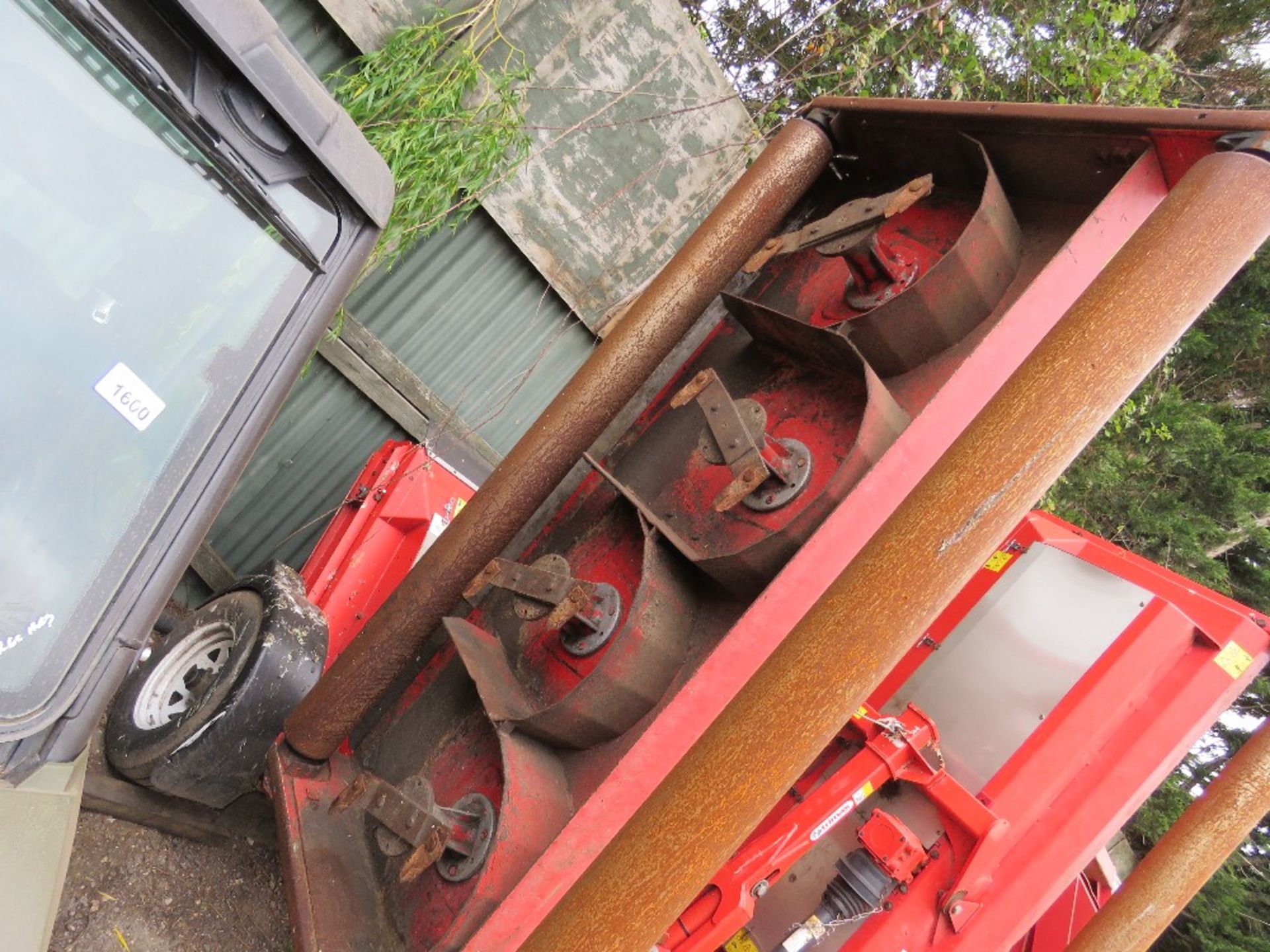 TRIMAX 728-610-400 BATWING TYPE ROLLER MOWER, YEAR 2017. PEGASUS S3 HEADS. NB: REQUIRES SOME REPAIR - Image 3 of 11
