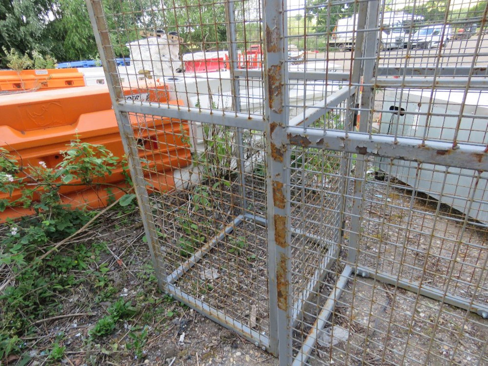 2 X DOUBLE HEIGHT MESH COVERED STORAGE UNITS. THIS LOT IS SOLD UNDER THE AUCTIONEERS MARGIN SCHEM - Image 4 of 6
