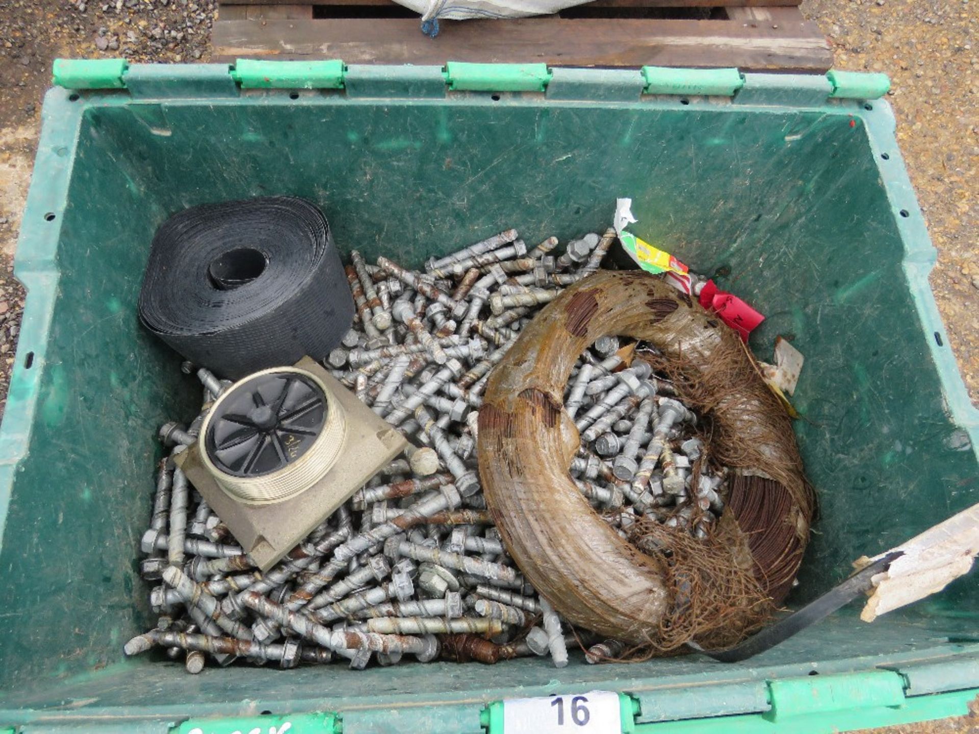 LARGE QUANTITY OF CONCRETE ANCHOR BOLTS. THIS LOT IS SOLD UNDER THE AUCTIONEERS MARGIN SCHEME, TH