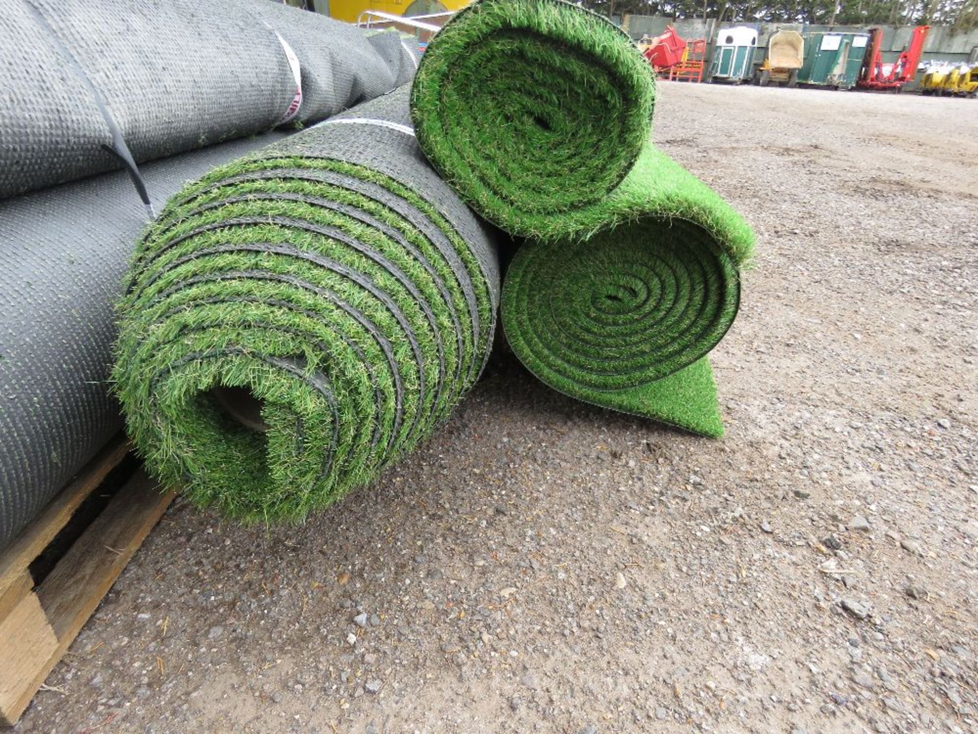 3NO ROLLS OF ASTRO TURF ARTIFICIAL GRASS: 1.6-2M WIDTH APPROX. THIS LOT IS SOLD UNDER THE AUCTION - Image 3 of 3