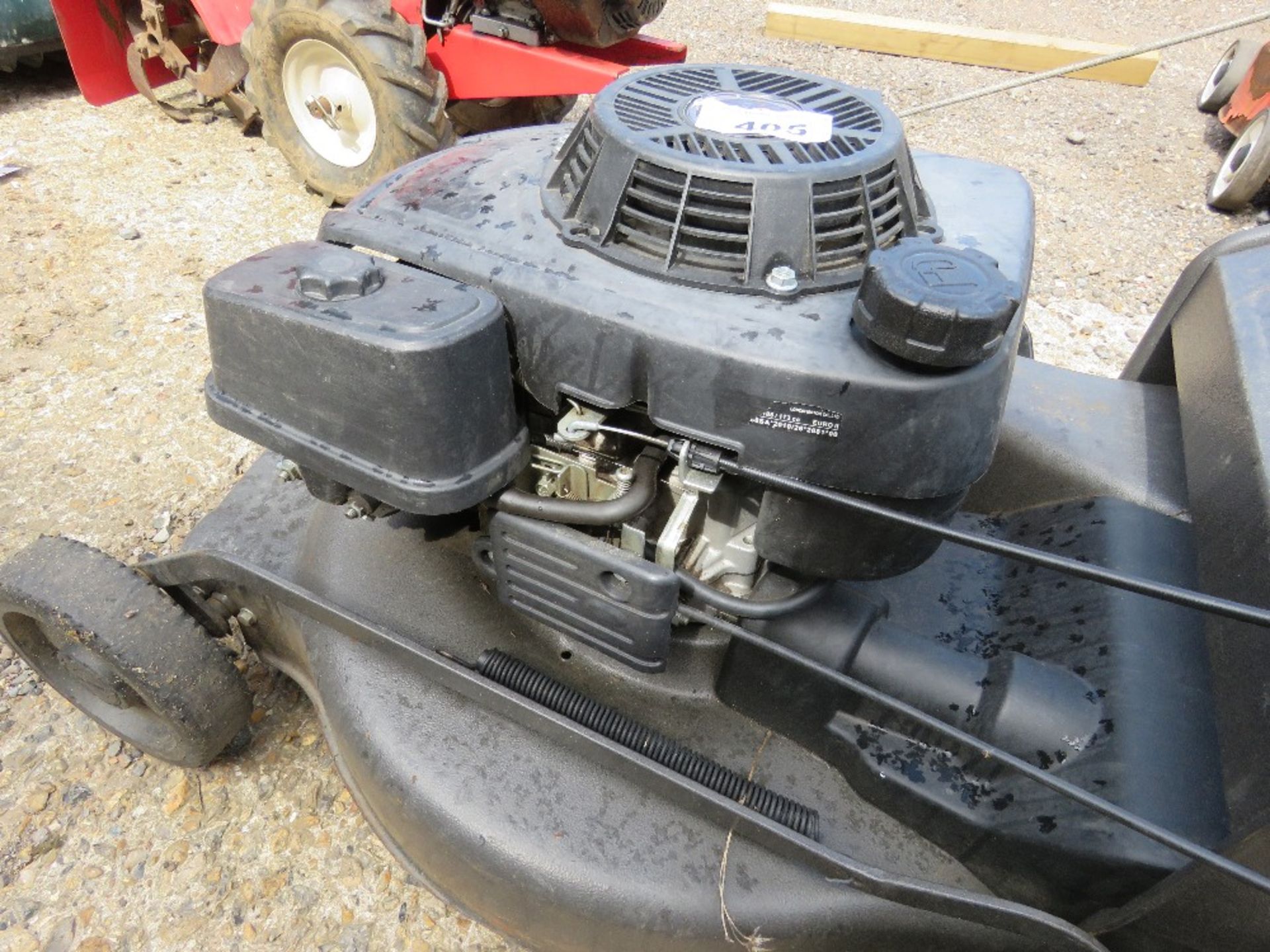 WEIBANG PETROL ENGINED LAWNMOWER, NO COLLECTOR. THIS LOT IS SOLD UNDER THE AUCTIONEERS MARGIN SCH - Image 3 of 4