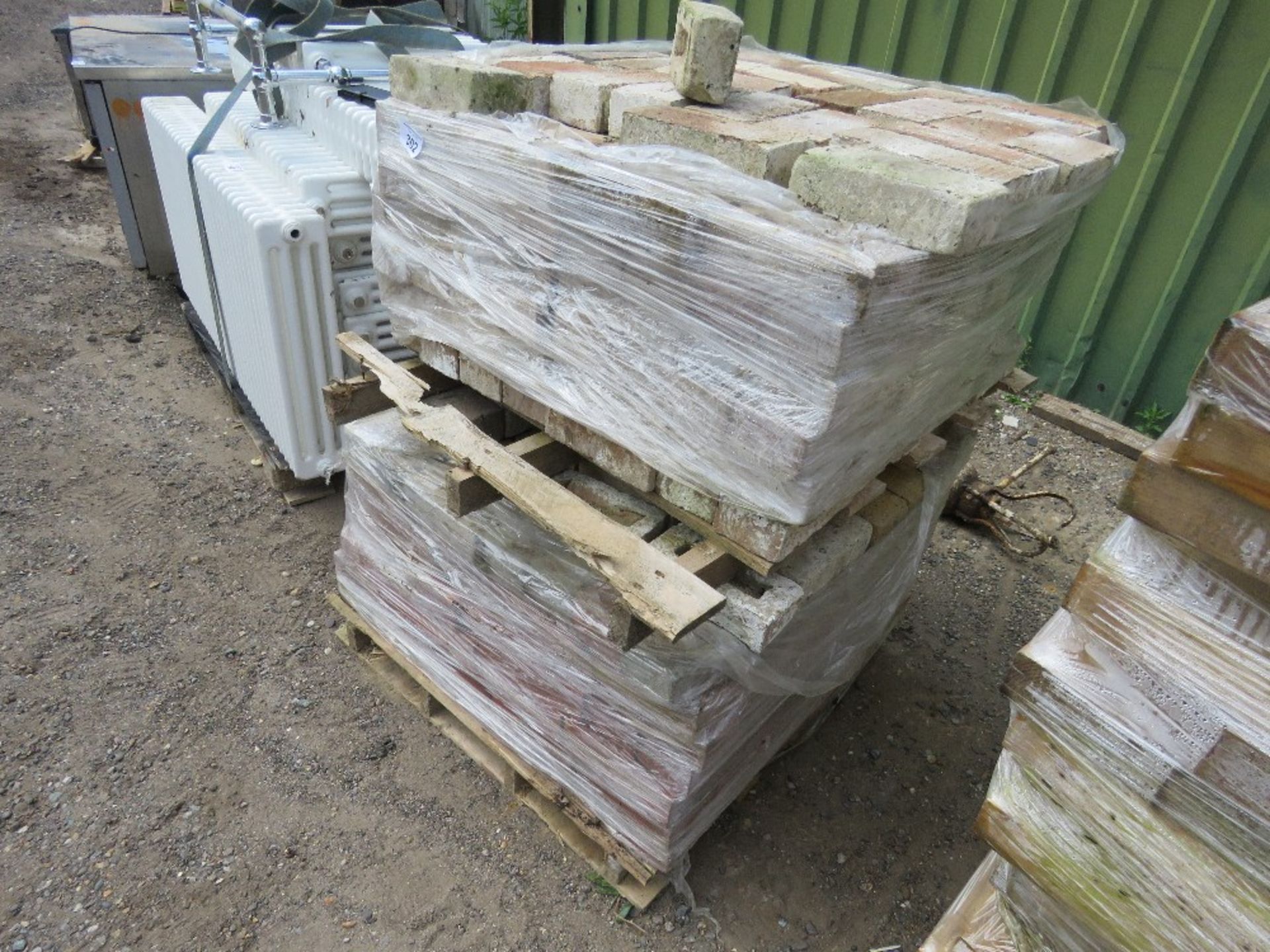 2 X PALLETS OF MAINLY RED BRICKS. - Image 3 of 20
