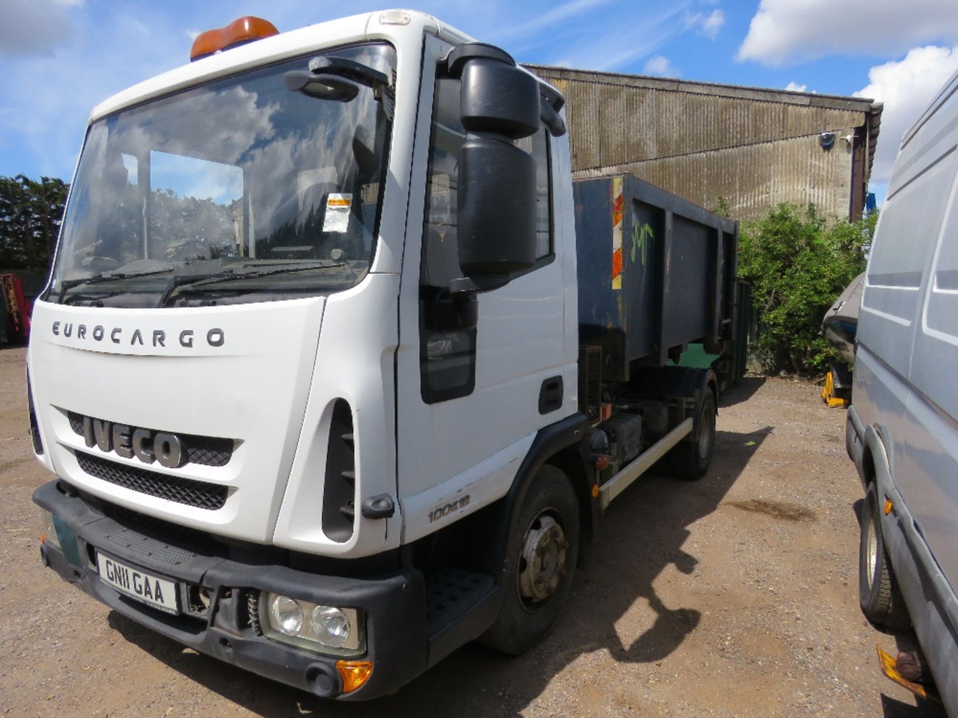 IVECO 100E18 EUROCARGO 10TONNE RATED HOOK LOADER SKIP LORRY WITH PALFINGER PALIFT HL5 EQUIPMENT REG: - Image 4 of 34