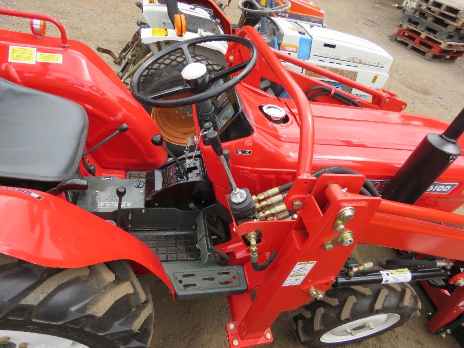 YANMAR YM1610D 4WD COMPACT AGRICULTURAL TRACTOR WITH REAR LINK ARMS AND UNUSED V2A FOREND LOADER WI - Image 9 of 9