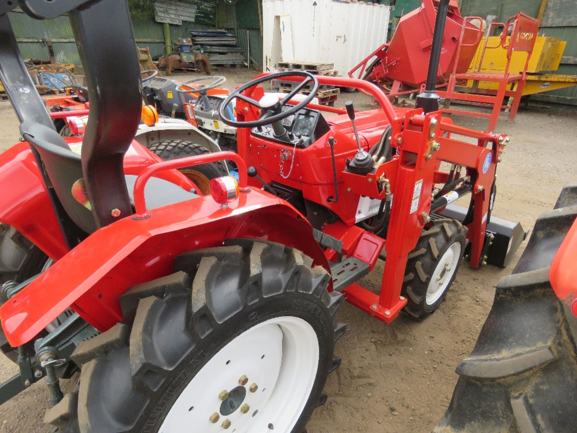 YANMAR YM1610D 4WD COMPACT AGRICULTURAL TRACTOR WITH REAR LINK ARMS AND UNUSED V2A FOREND LOADER WI - Image 8 of 9