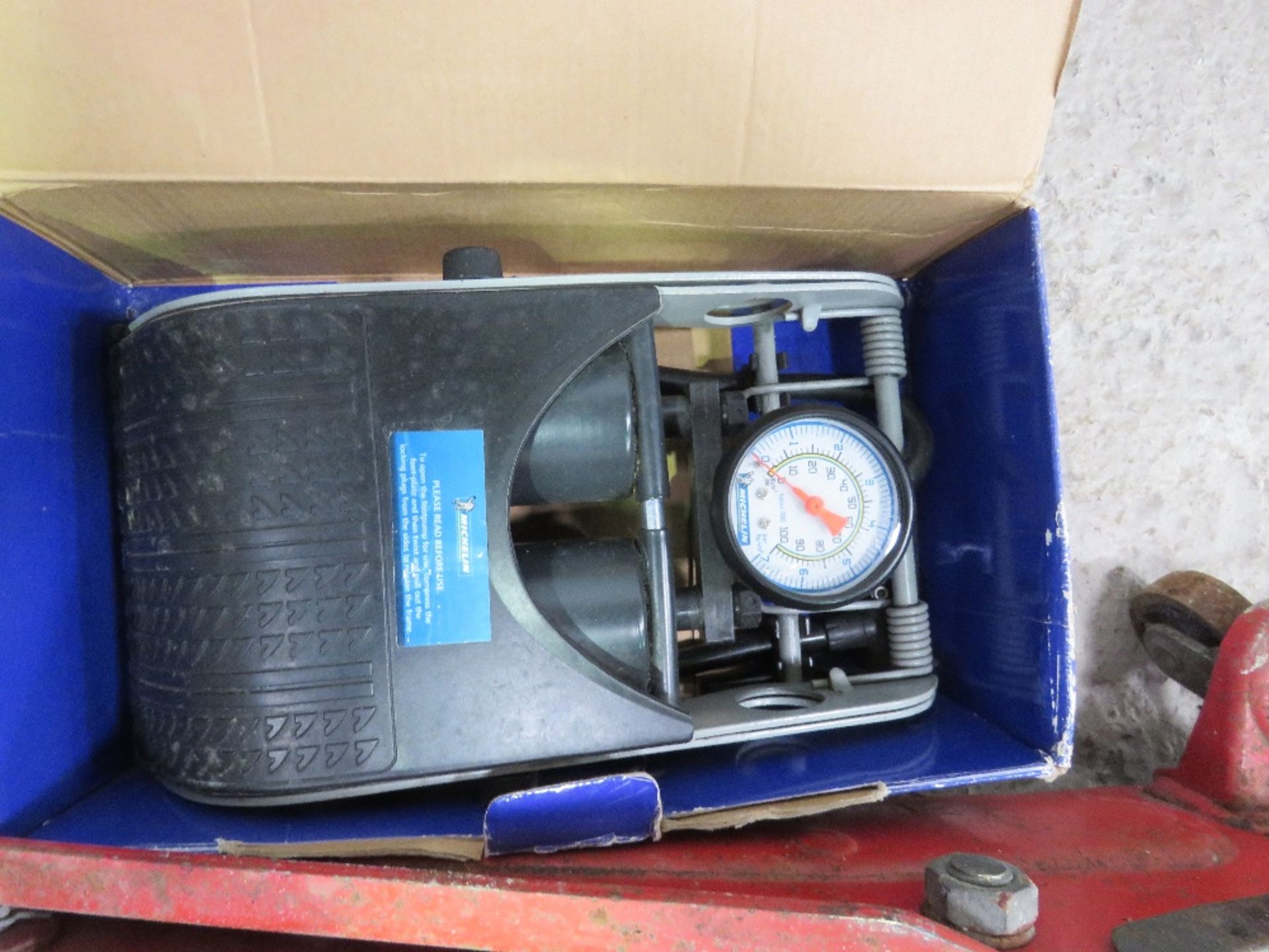 FOOT PUMP AND TROLLEY JACK. THIS LOT IS SOLD UNDER THE AUCTIONEERS MARGIN SCHEME, THEREFORE NO VA - Image 2 of 2