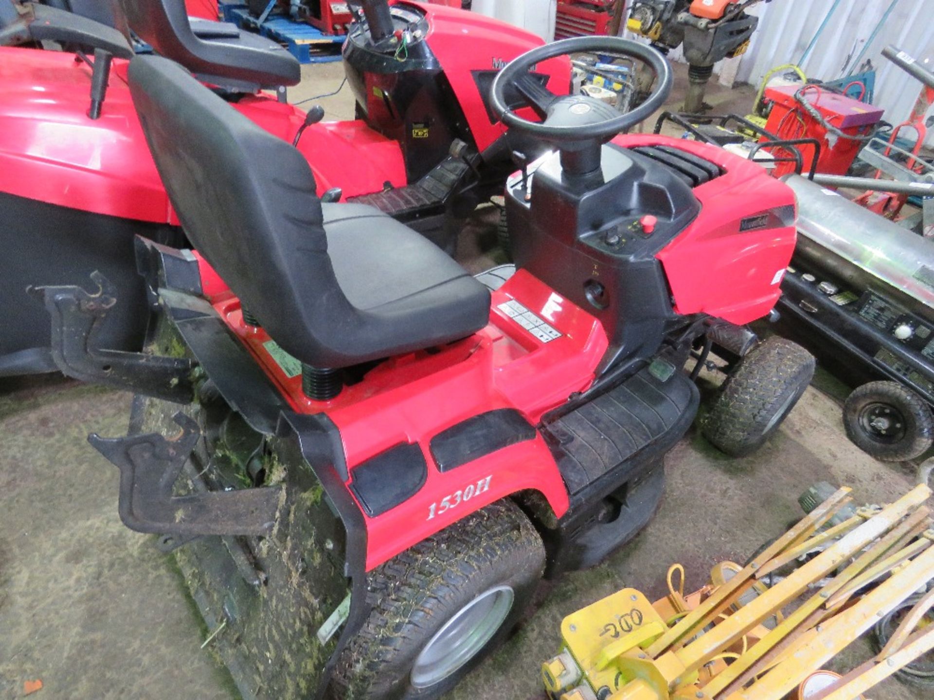 MOUNTFIELD 1530H RIDE ON HYDRASTATIC DRIVE MOWER, NO COLLECTOR. WHEN TESTED BY POWER STRAIGHT TO THE - Image 5 of 10