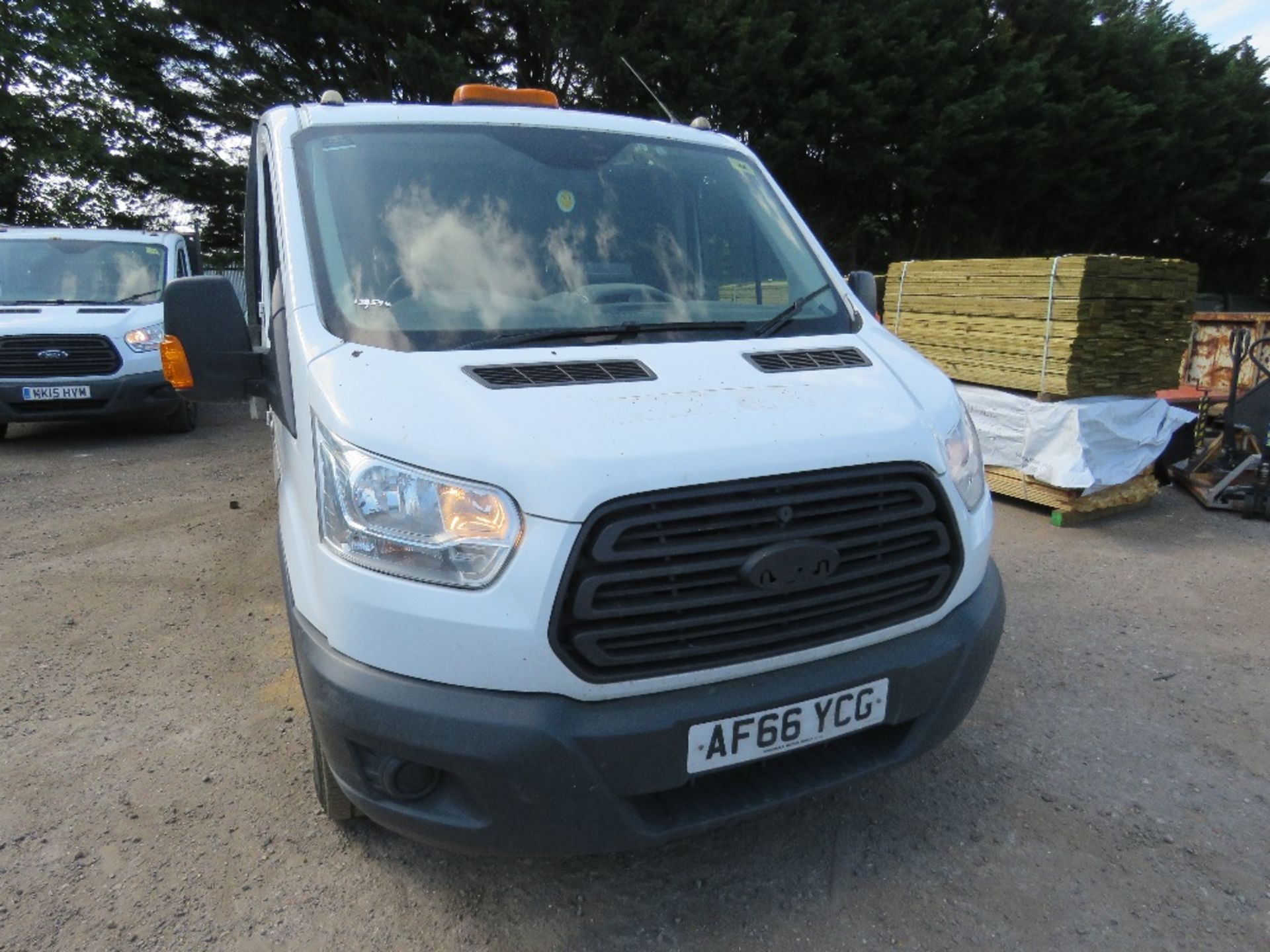 FORD TRANSIT DOUBLE / CREW CAB TIPPER TRUCK REG:AF66 YCG. WITH V5 AND MOT UNTIL 29TH SEPTEMBER 2023. - Image 2 of 17