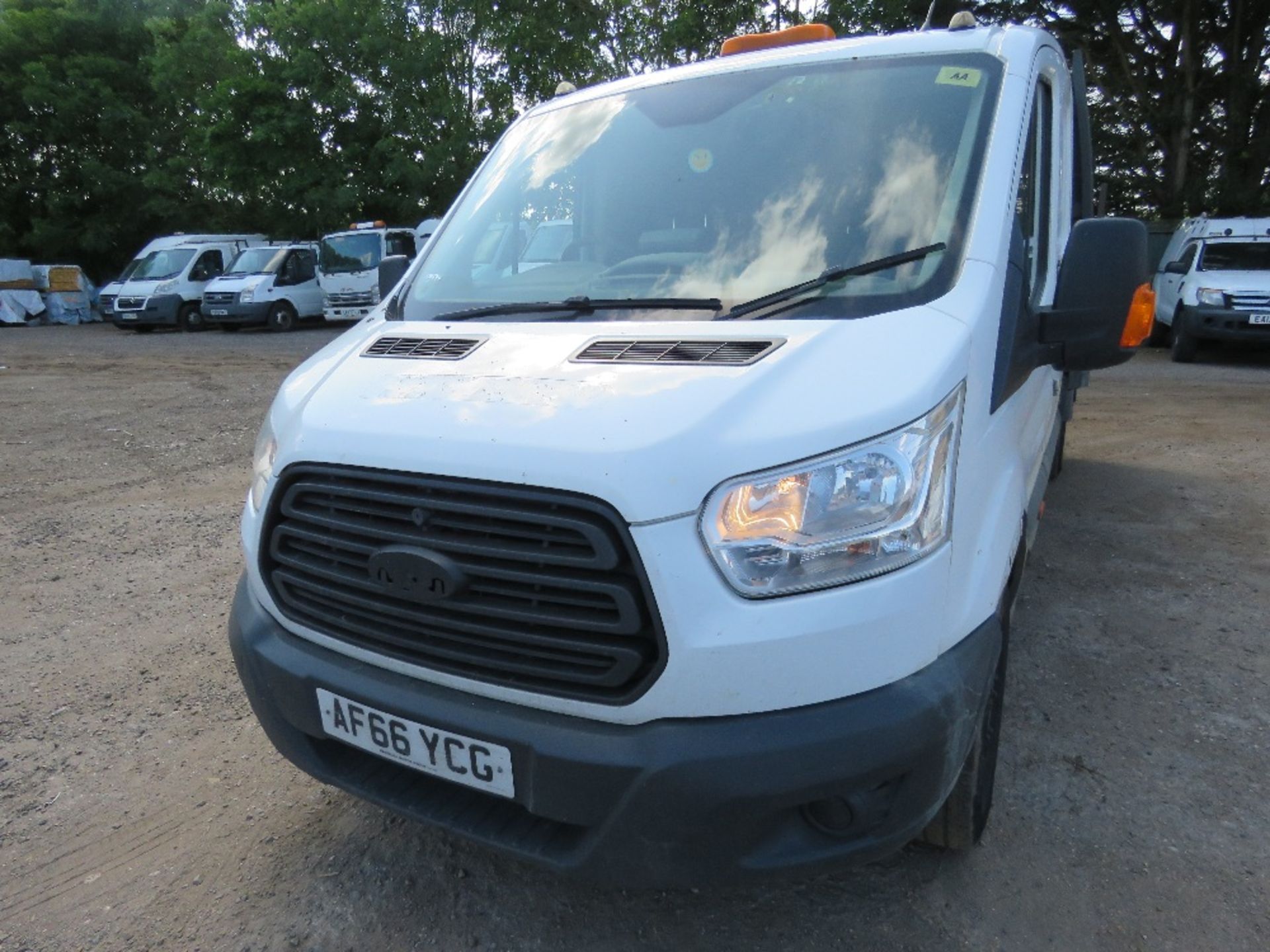 FORD TRANSIT DOUBLE / CREW CAB TIPPER TRUCK REG:AF66 YCG. WITH V5 AND MOT UNTIL 29TH SEPTEMBER 2023. - Image 3 of 17