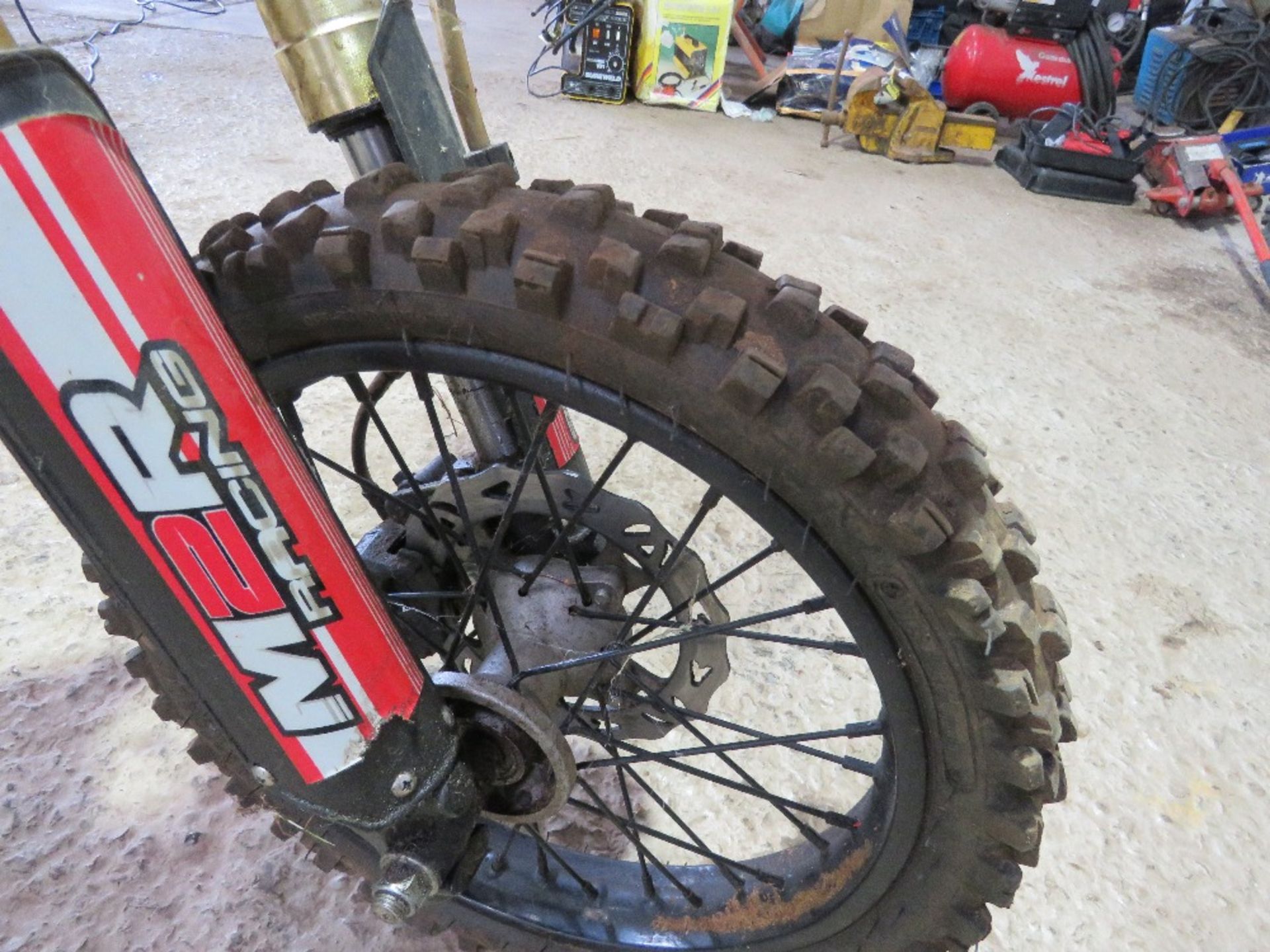 KXF125 CHILD'S SIZE MOTOCROSS TRIAL MOTORBIKE. BEEN IN STORAGE AND UNUSED FOR OVER 5 YEARS. THIS - Image 9 of 10