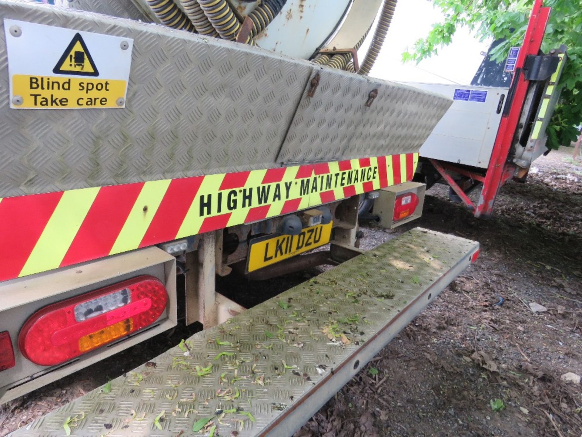 ISUZU FORWARD EASYSHIFT N75.190 TOILET TANKER TRUCK REG: LK11DZU WITH V5. TESTED UNTIL 31.03.23. 186 - Image 10 of 17