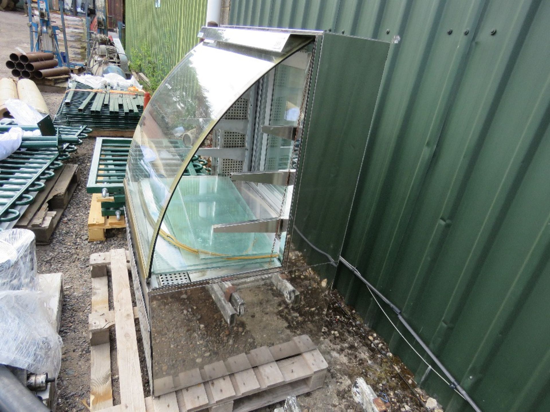 NORPE GLASS FRONTED DISPLAY FRIDGE. THIS LOT IS SOLD UNDER THE AUCTIONEERS MARGIN SCHEME, THEREFO - Image 6 of 12