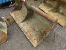 EXCAVATOR 6FT GRADING DIGGER BUCKET: 6FT WIDTH ON 65MM PINS APPROX. THIS LOT IS SOLD UNDER THE AU