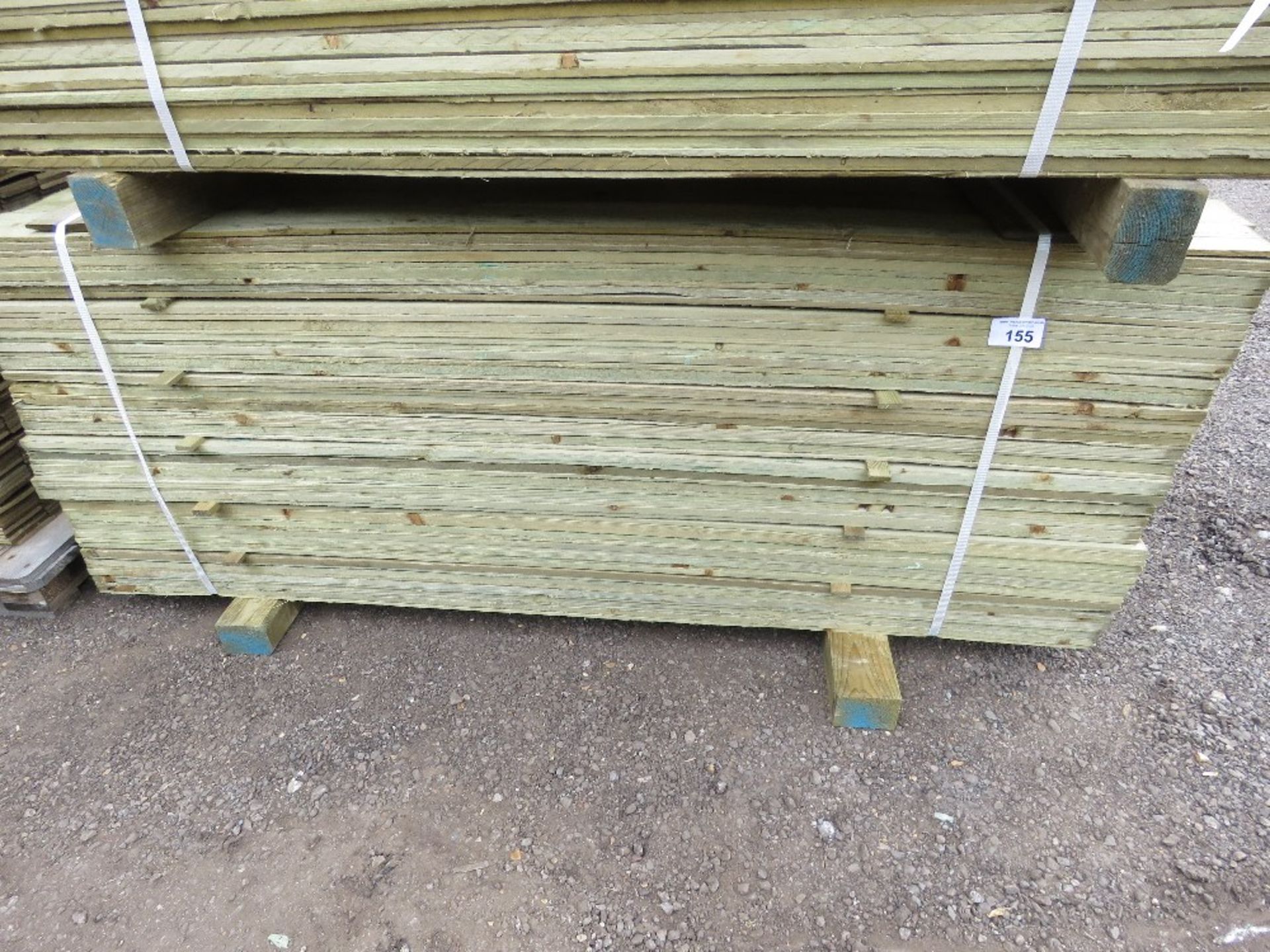 LARGE PACK OF PRESSURE TREATED FEATHER EDGE FENCE CLADDING TIMBER BOARDS. 1.70M LENGTH X 100MM WIDTH