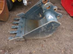 HYUNDAI 28" TOOTHED DIGGER BUCKET ON 45MM PINS, UNUSED.