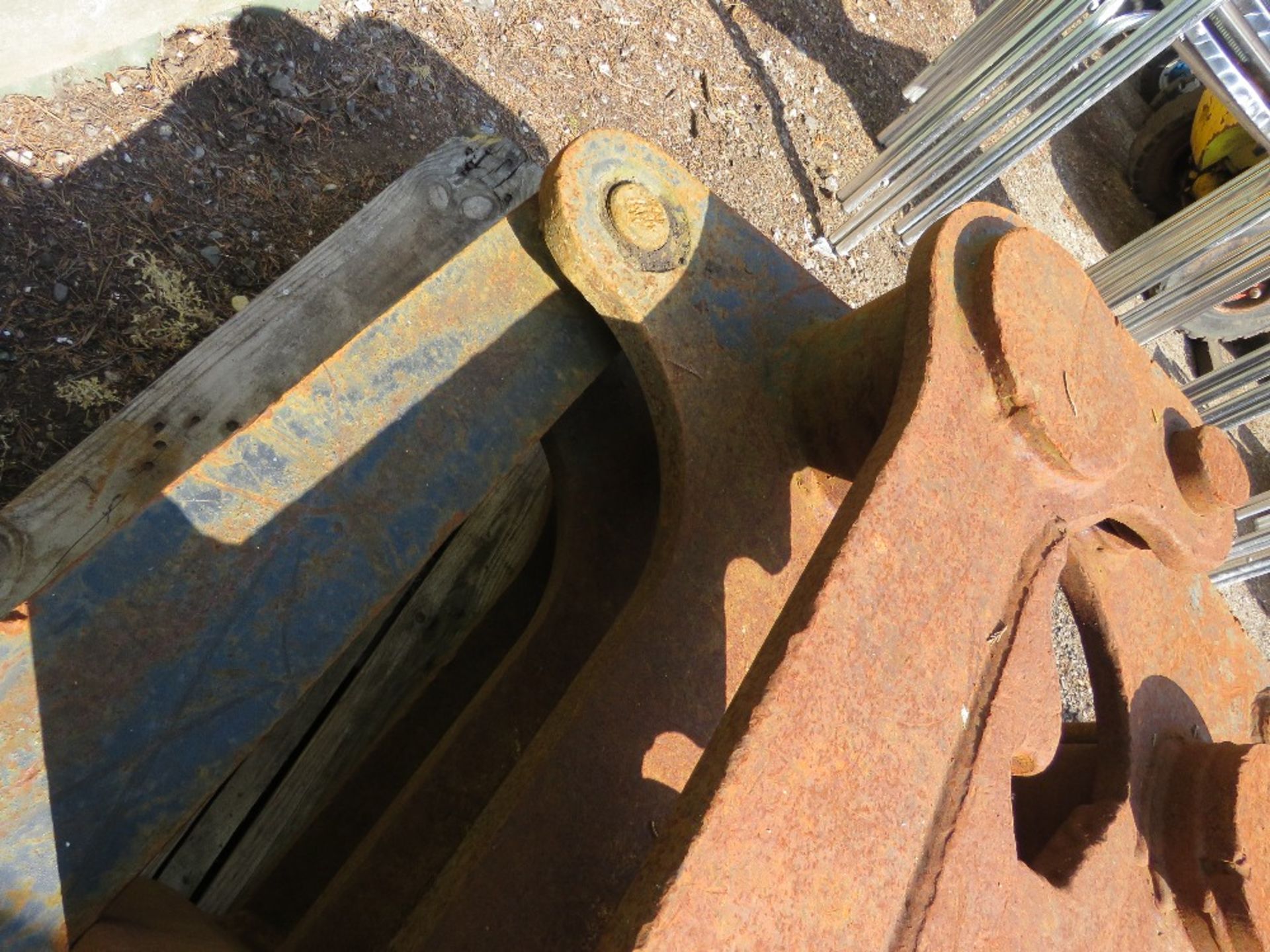MECHANICAL EXCAVATOR MOUNTED HEAVY DUTY CONCRETE MUNCHER HEAD WITH LINK BAR, 65MM PINS. - Image 7 of 8