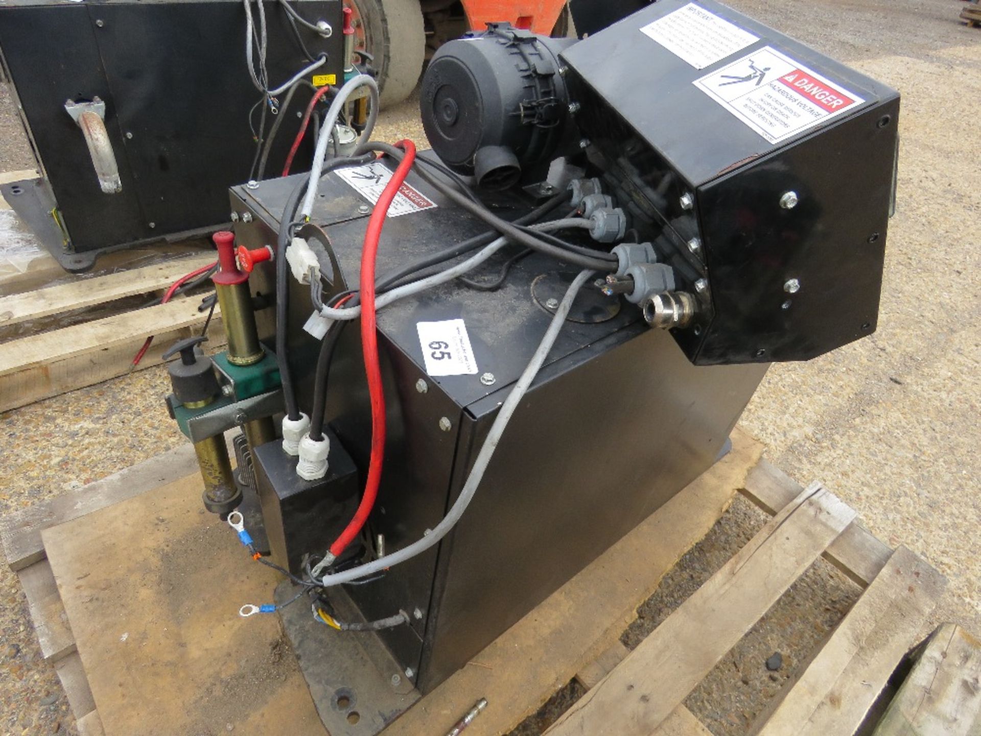 HATZ DIESEL ENGINED PACKAGED GENERATOR SET WITH CONTROL UNIT, 3.1KW RATED OUTPUT. - Image 5 of 6