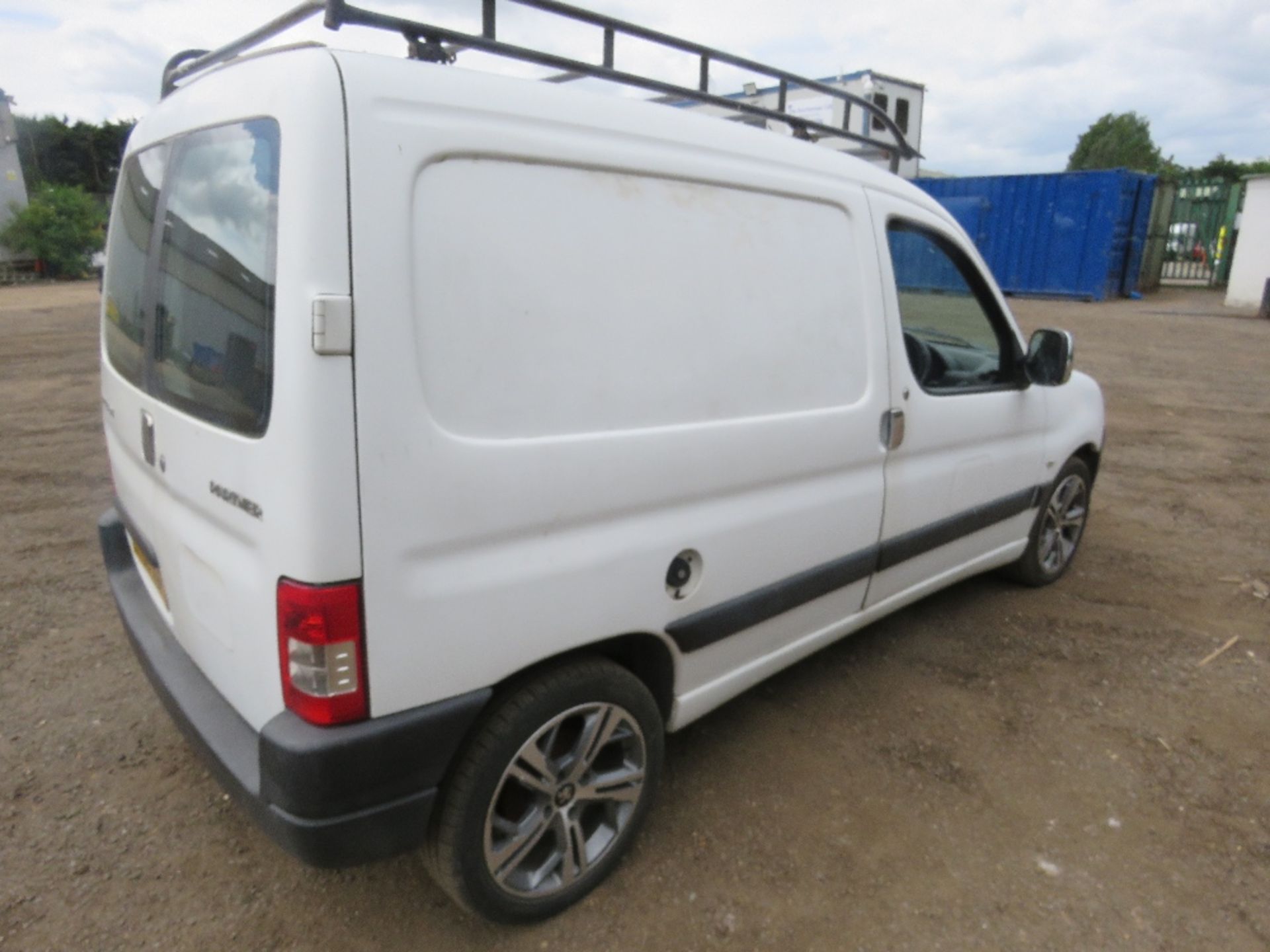 PEUGEOT PARTNER PANEL VAN REG:ET06 AUP. WITH V5 AND MOT UNTIL 18TH MARCH 2024. 152,227 REC MILES. WH - Image 9 of 15