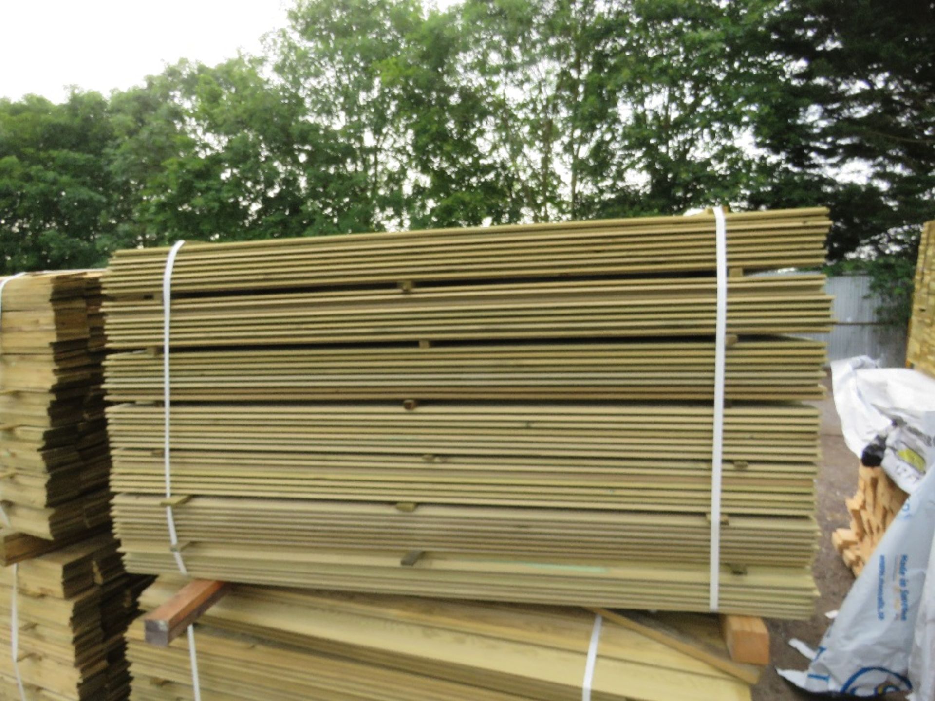LARGE PACK OF PRESSURE TREATED SHIPLAP FENCE CLADDING TIMBER BOARDS. 1.83M LENGTH X 100MM WIDTH APPR - Image 3 of 3