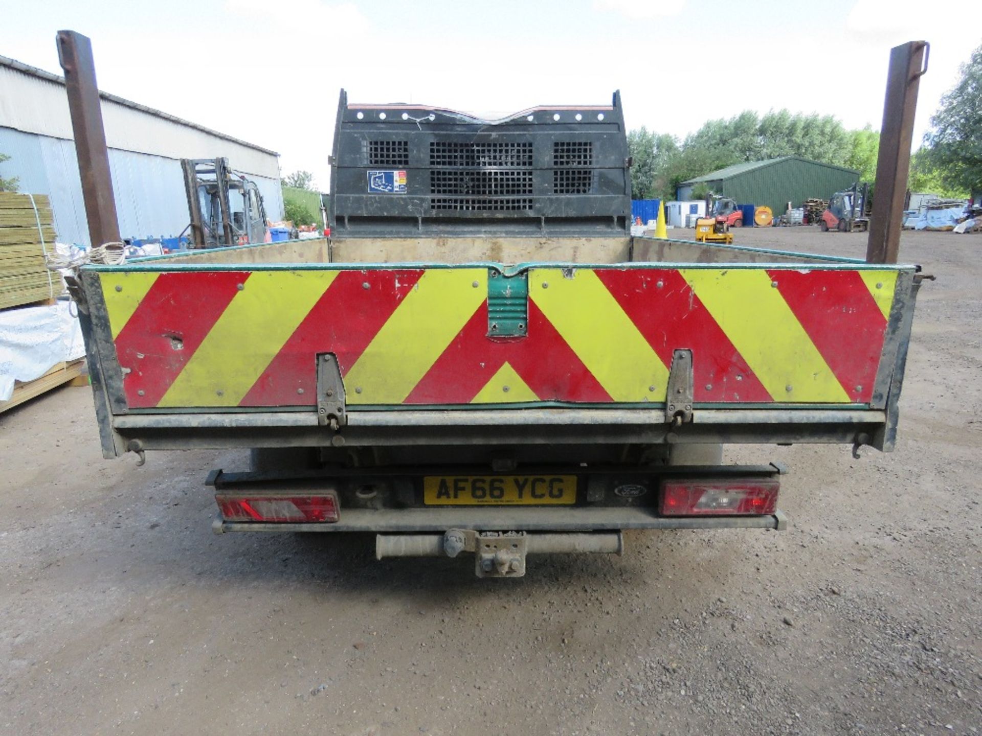 FORD TRANSIT DOUBLE / CREW CAB TIPPER TRUCK REG:AF66 YCG. WITH V5 AND MOT UNTIL 29TH SEPTEMBER 2023. - Image 7 of 17