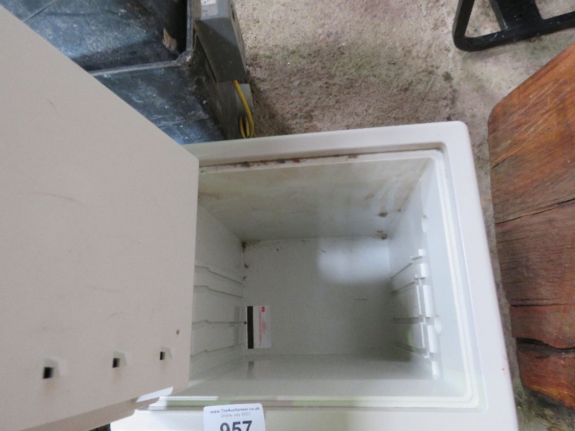 SENTRY SECURITY SAFE WITH INSTRUCTIONS. THIS LOT IS SOLD UNDER THE AUCTIONEERS MARGIN SCHEME, THE - Image 3 of 6