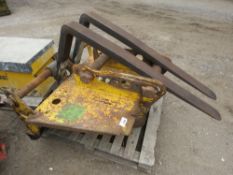 SET OF EXCAVATOR MOUNTED PALLET FORKS, ADJUSTABLE, SUITABLE FOR 13TONNE PLUS EXCAVATOR.