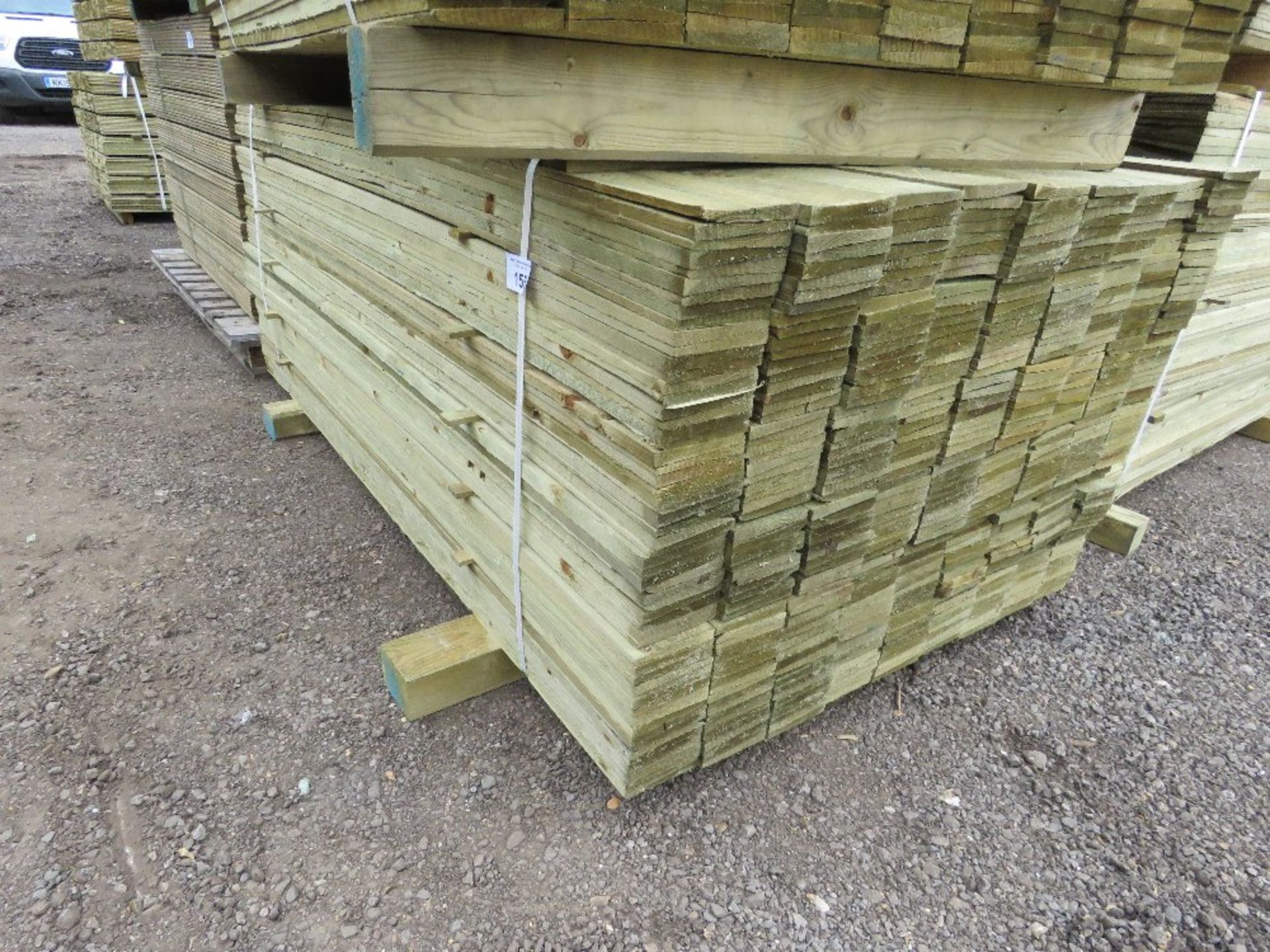 LARGE PACK OF PRESSURE TREATED FEATHER EDGE FENCE CLADDING TIMBER BOARDS. 1.70M LENGTH X 100MM WIDTH - Image 4 of 4