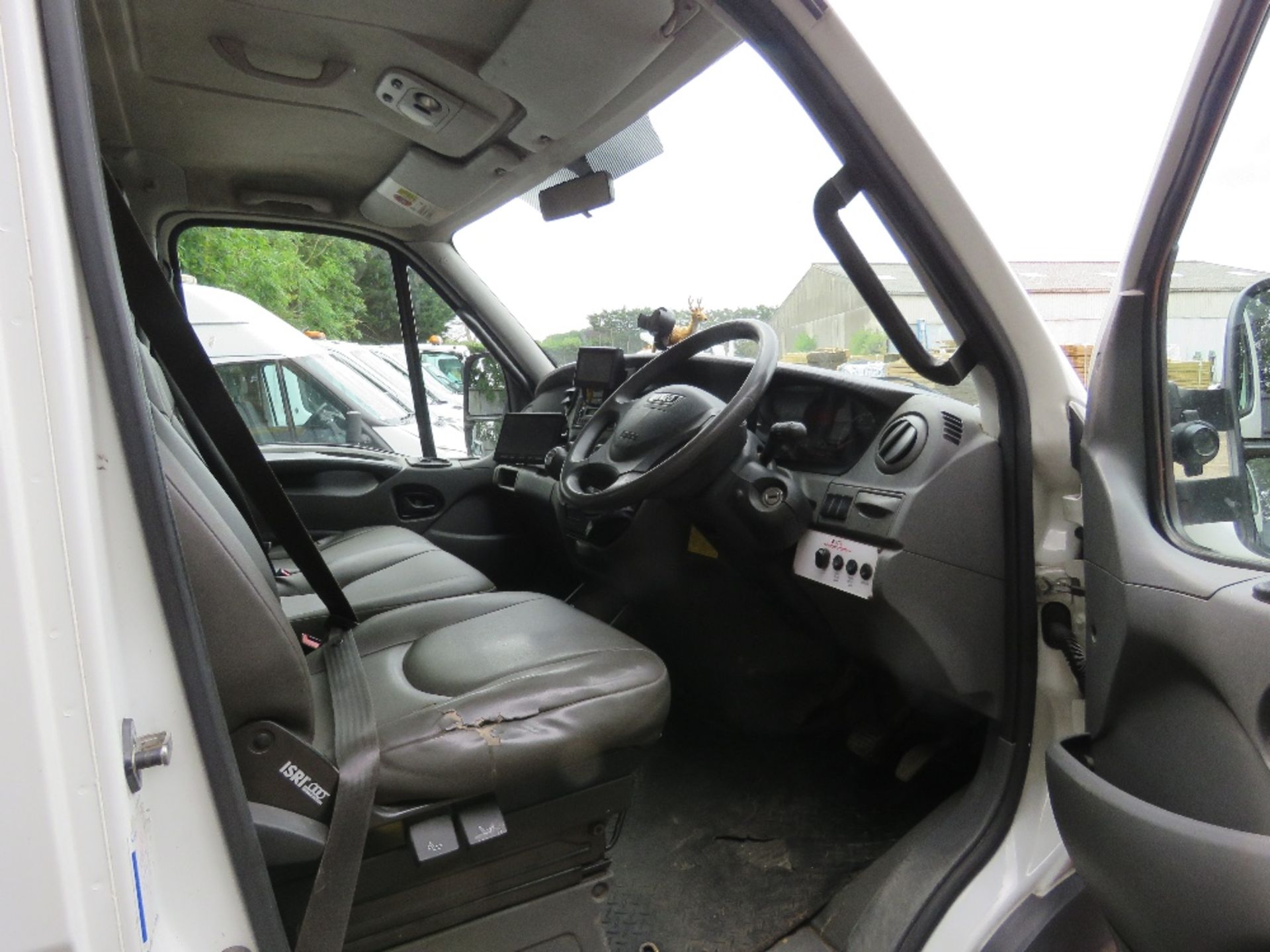 IVECO 70C17 TYPE 7000KG RATED TIPPER TRUCK REG:BG15 YVK WITH V5. 63,954 REC MILES. DIRECT FROM LOCAL - Image 24 of 33