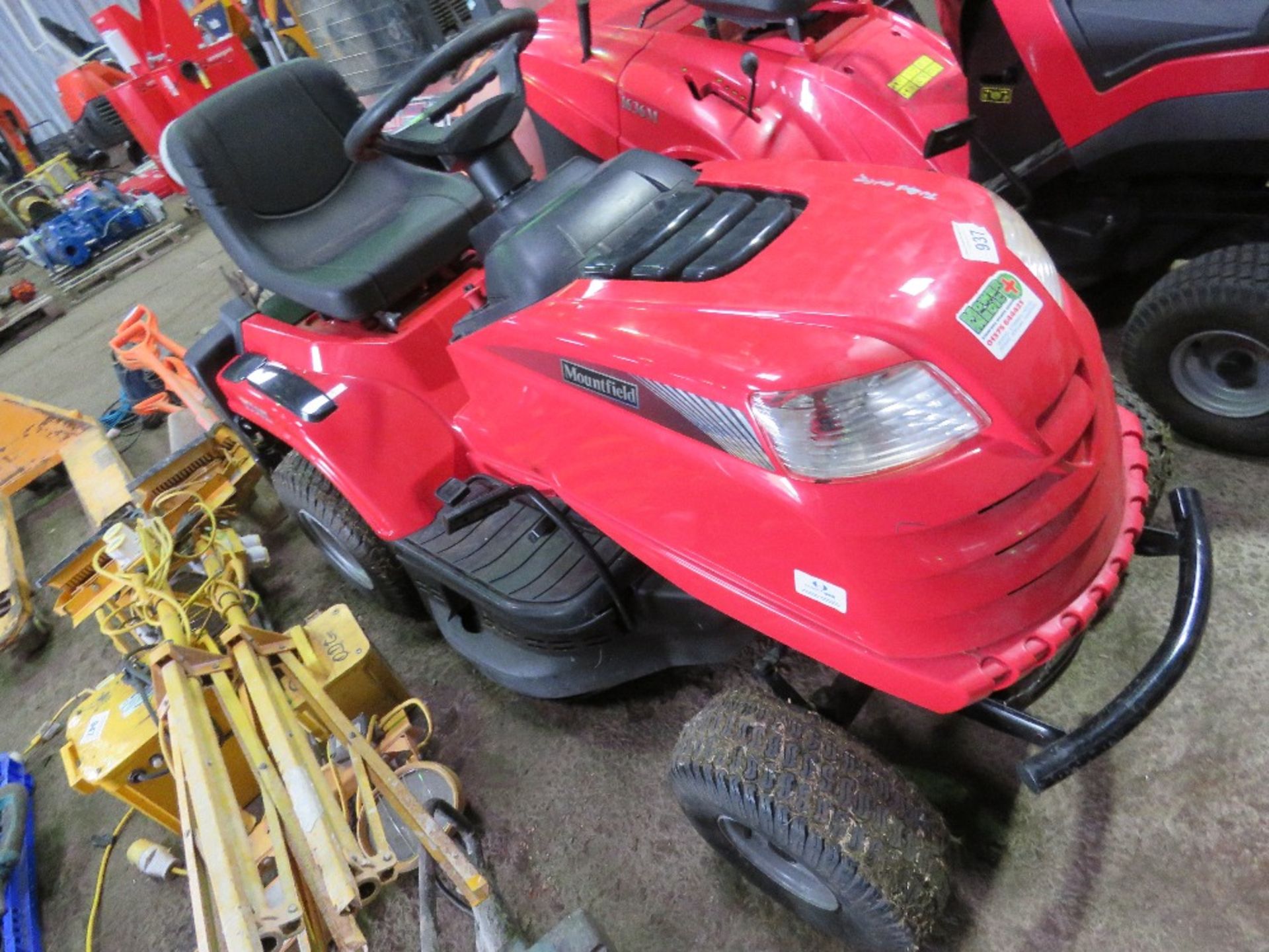 MOUNTFIELD 1530H RIDE ON HYDRASTATIC DRIVE MOWER, NO COLLECTOR. WHEN TESTED BY POWER STRAIGHT TO THE - Image 2 of 10