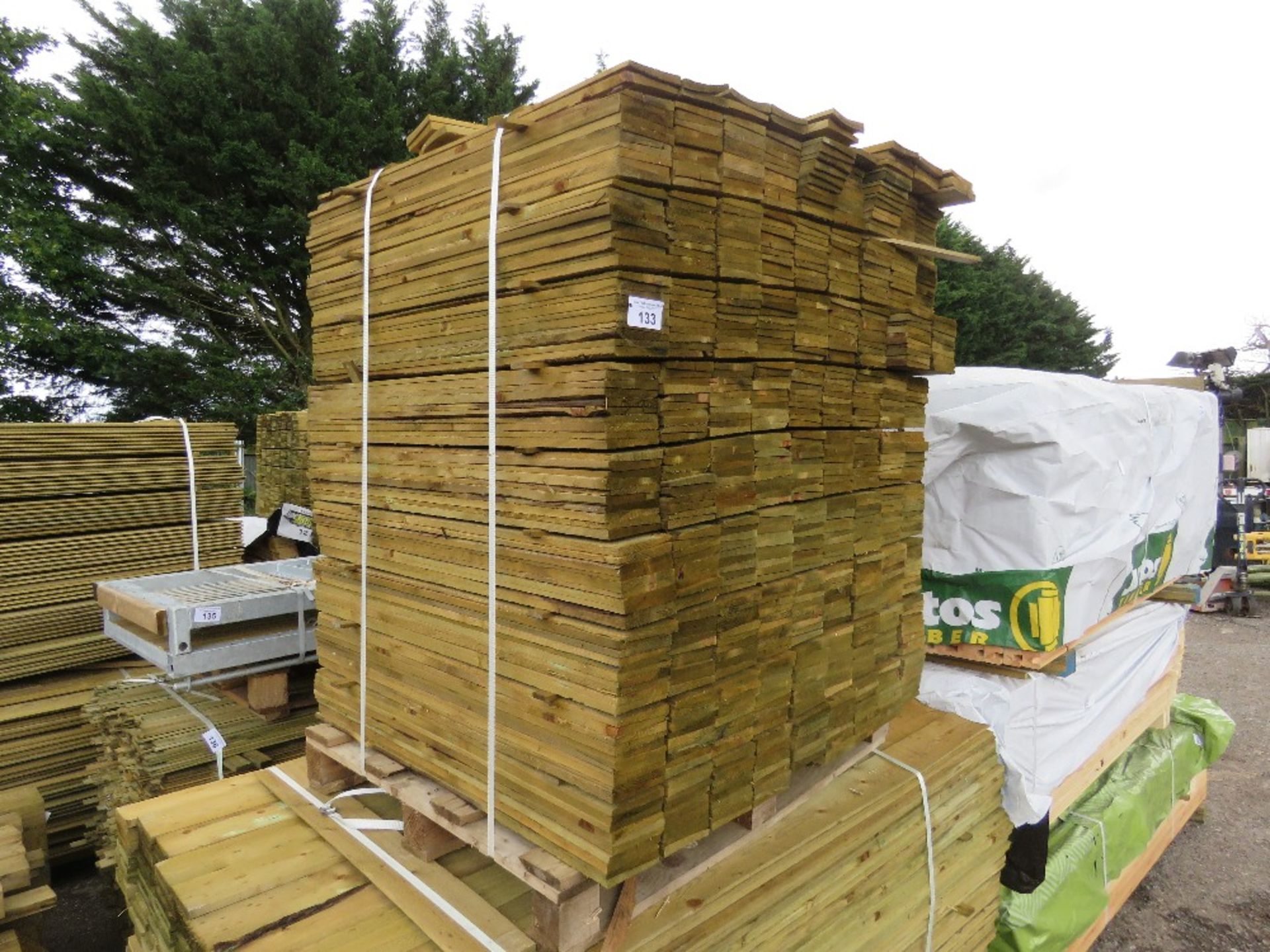 PACK OF TREATED FEATHER EDGE TIMBER CLADDING BOARDS: 0.9M LENGTH X 100MM WIDTH APPROX.