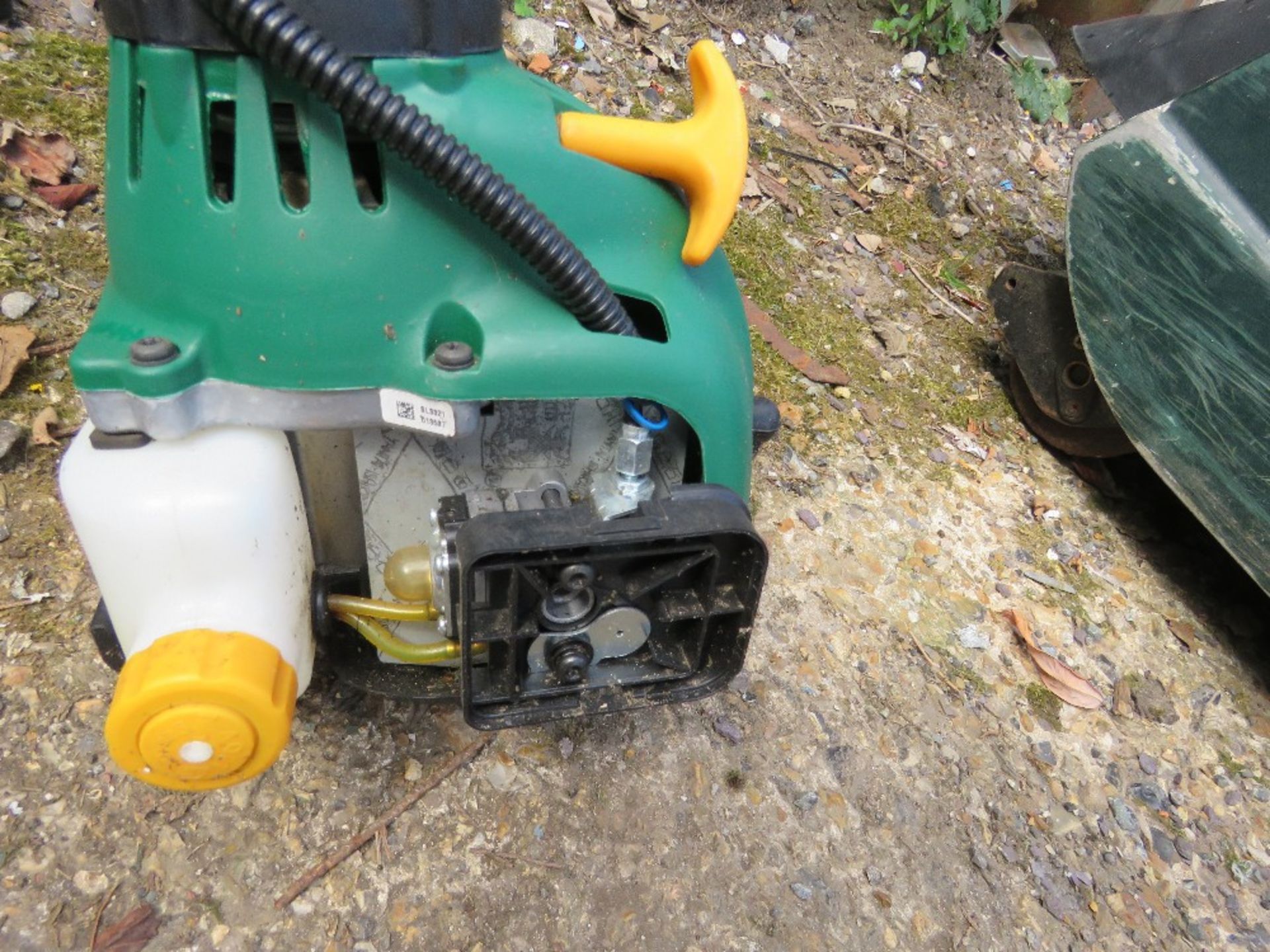 PETROL ENGINED STRIMMER. THIS LOT IS SOLD UNDER THE AUCTIONEERS MARGIN SCHEME, THEREFORE NO VAT W - Image 5 of 7