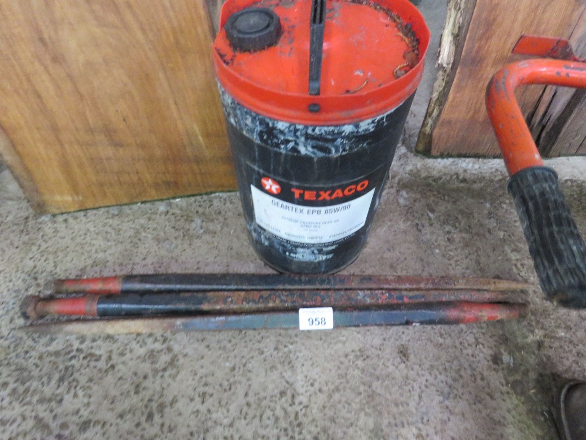 3 X BALE SPIKES PLUS A PART DRUM OF GEARTEX OIL. THIS LOT IS SOLD UNDER THE AUCTIONEERS MARGIN SC