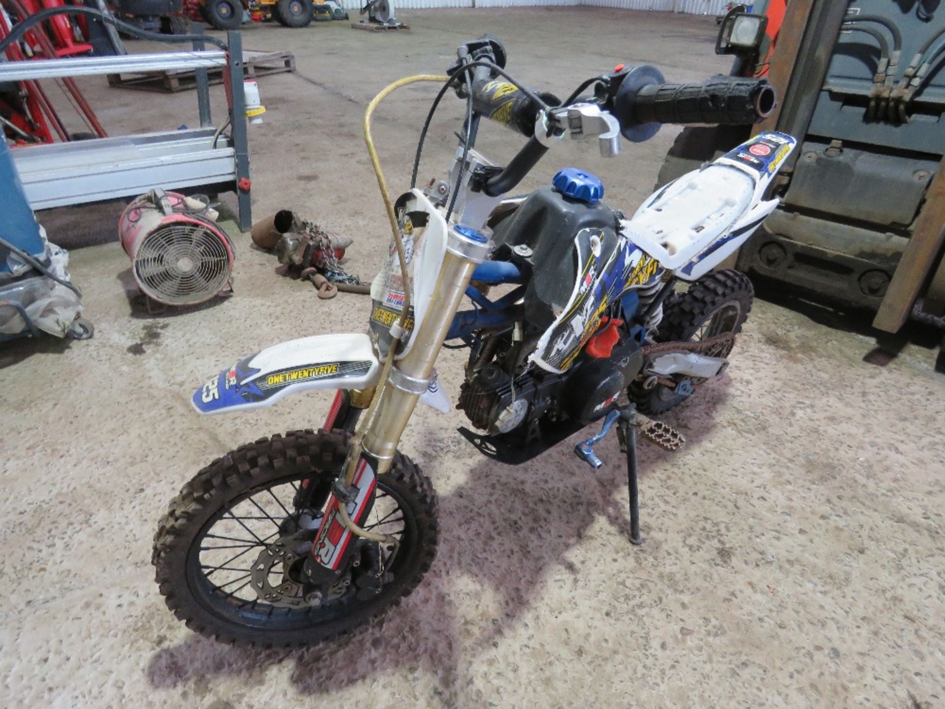 KXF125 CHILD'S SIZE MOTOCROSS TRIAL MOTORBIKE. BEEN IN STORAGE AND UNUSED FOR OVER 5 YEARS. THIS - Image 4 of 10