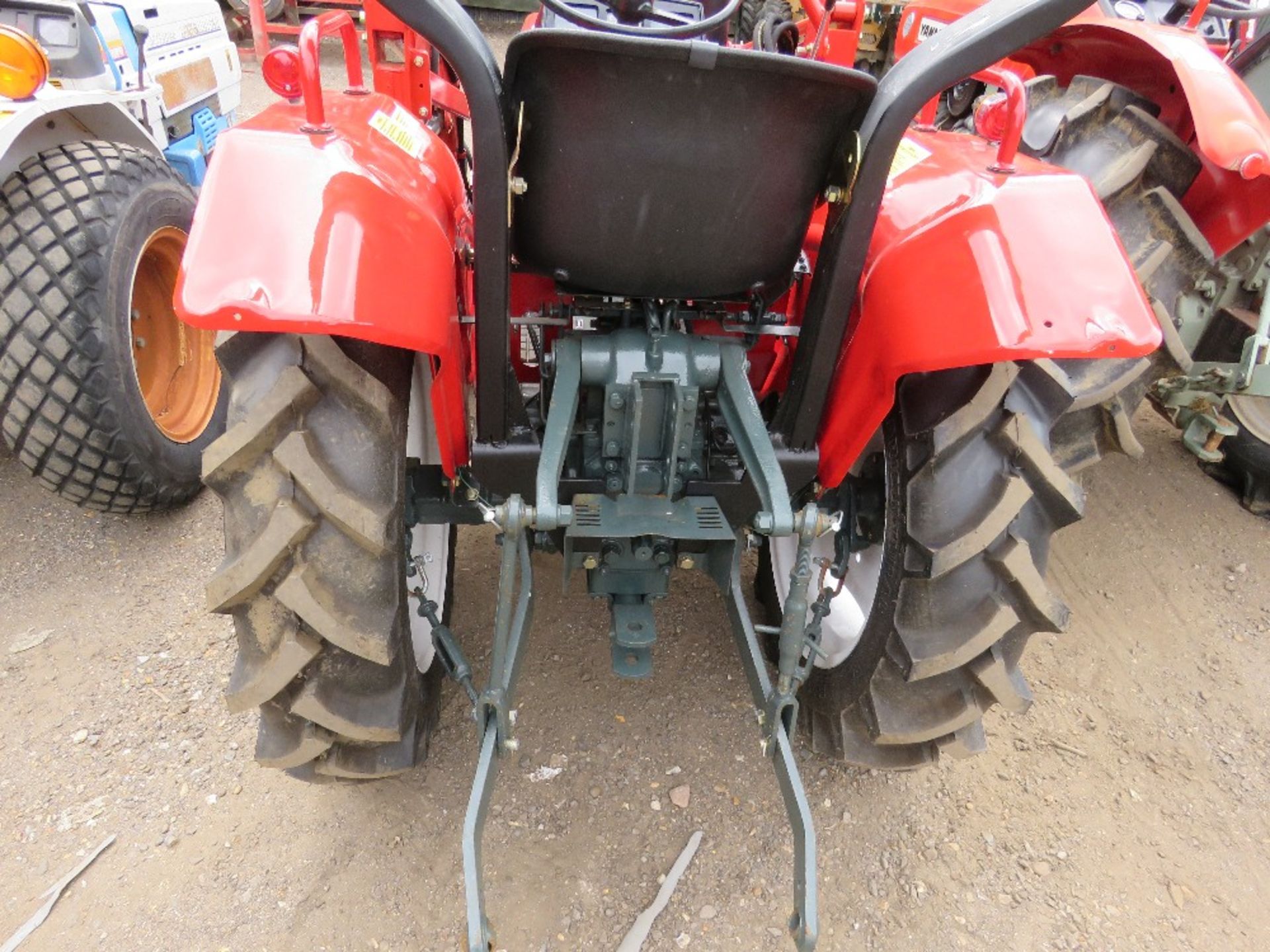 YANMAR YM1610D 4WD COMPACT AGRICULTURAL TRACTOR WITH REAR LINK ARMS AND UNUSED V2A FOREND LOADER WI - Image 7 of 9