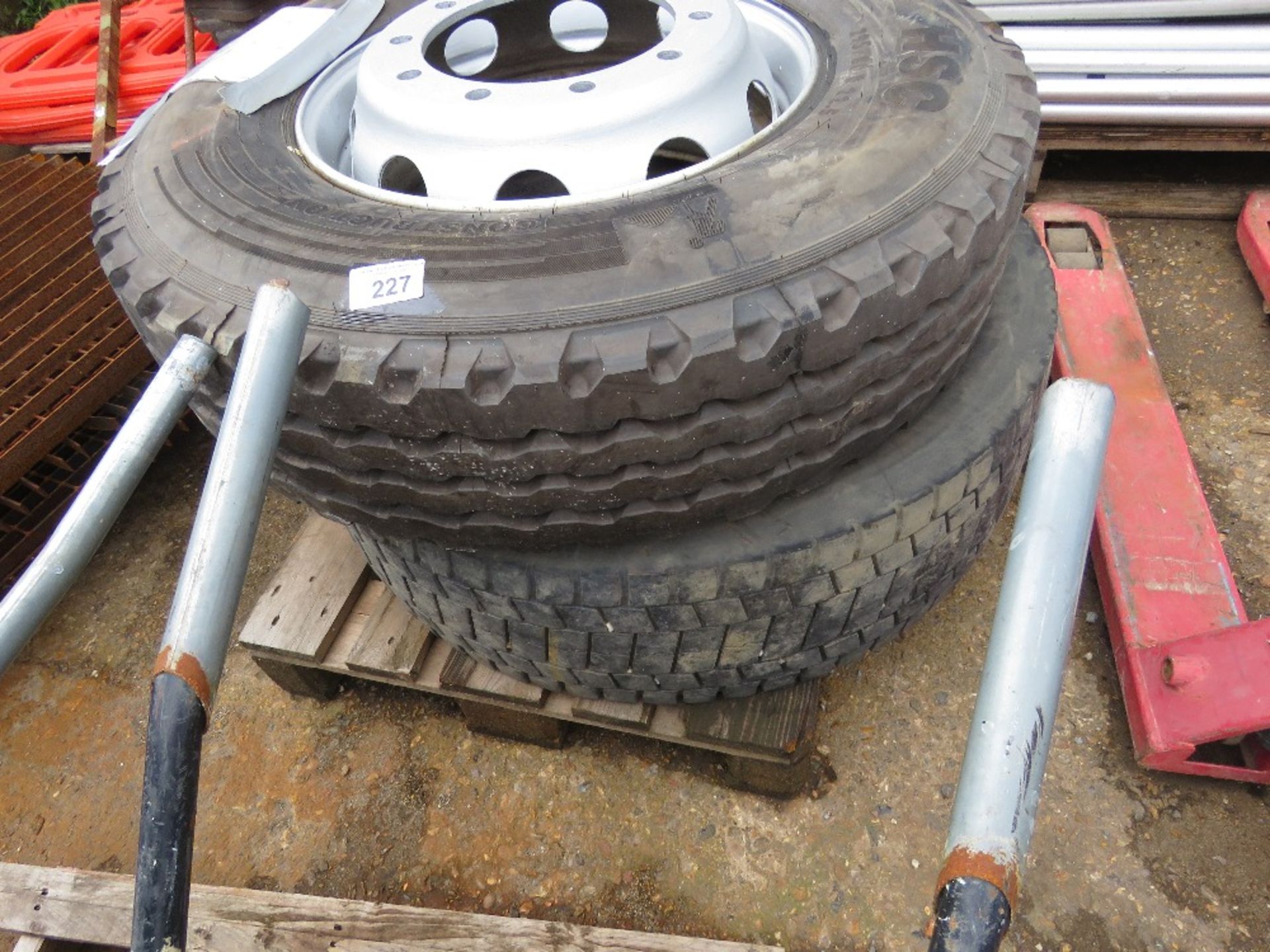 2NO LORRY WHEELS AND TYRES, 295/80R22.5 SIZE. THIS LOT IS SOLD UNDER THE AUCTIONEERS MARGIN SCHEM - Image 4 of 4