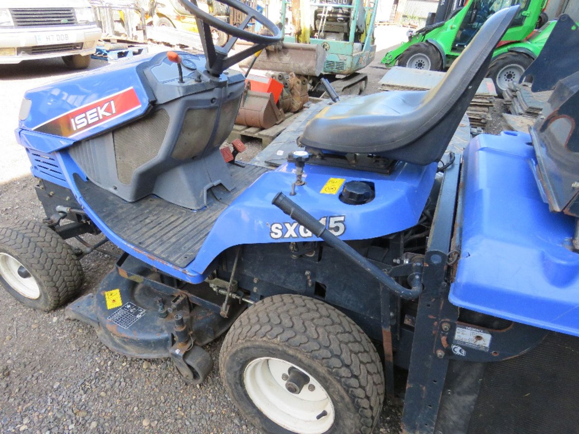 ISEKI SXG15 RIDE ON DIESEL LAWNMOWER WITH COLLECTOR. 531 REC HOURS. SN:H000816. WHEN TESTED WAS SEEN - Image 6 of 14