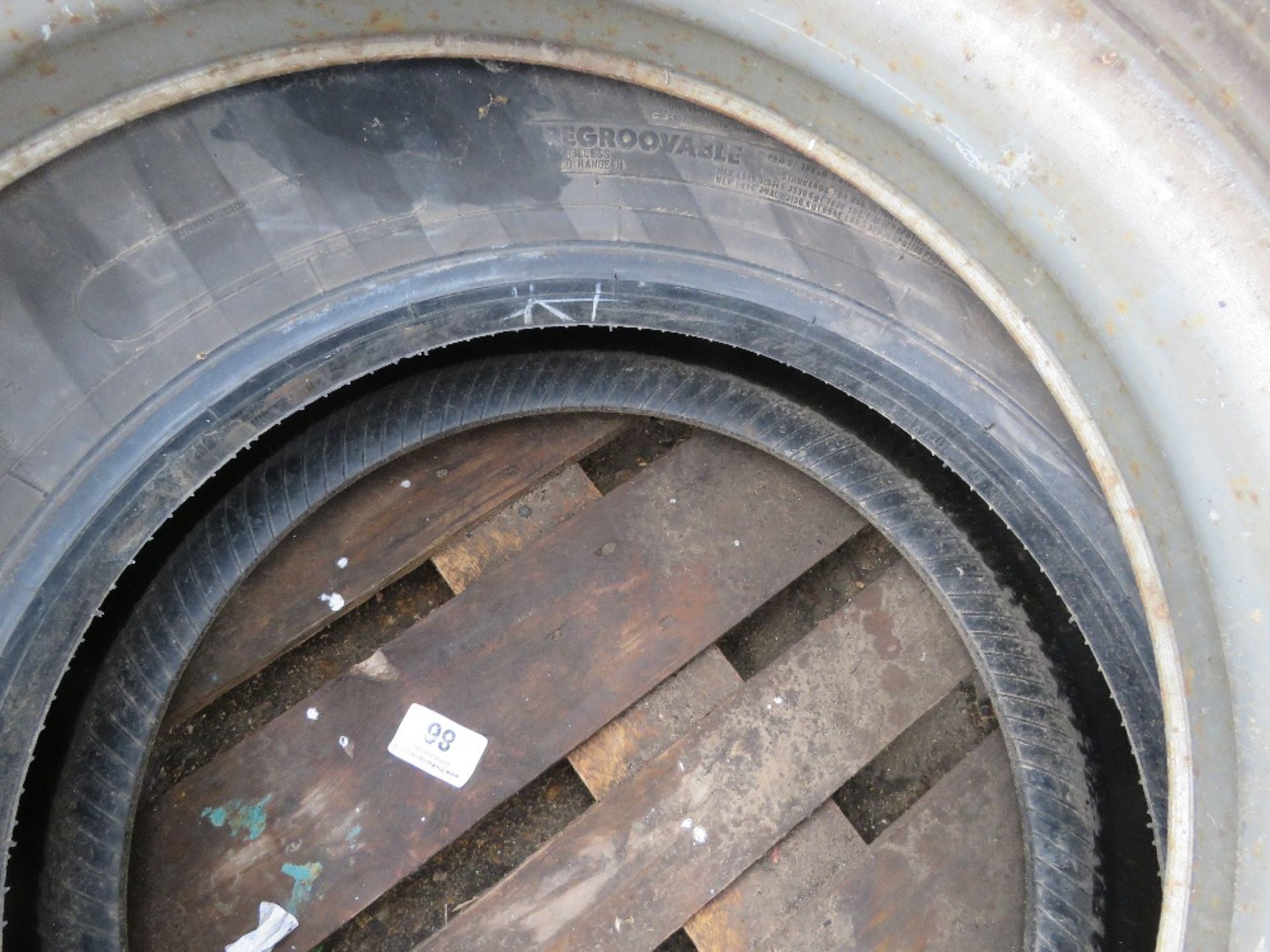 2NO LORRY WHEELS AND TYRES, 295/80R22.5 SIZE. THIS LOT IS SOLD UNDER THE AUCTIONEERS MARGIN SCHEM - Image 3 of 4
